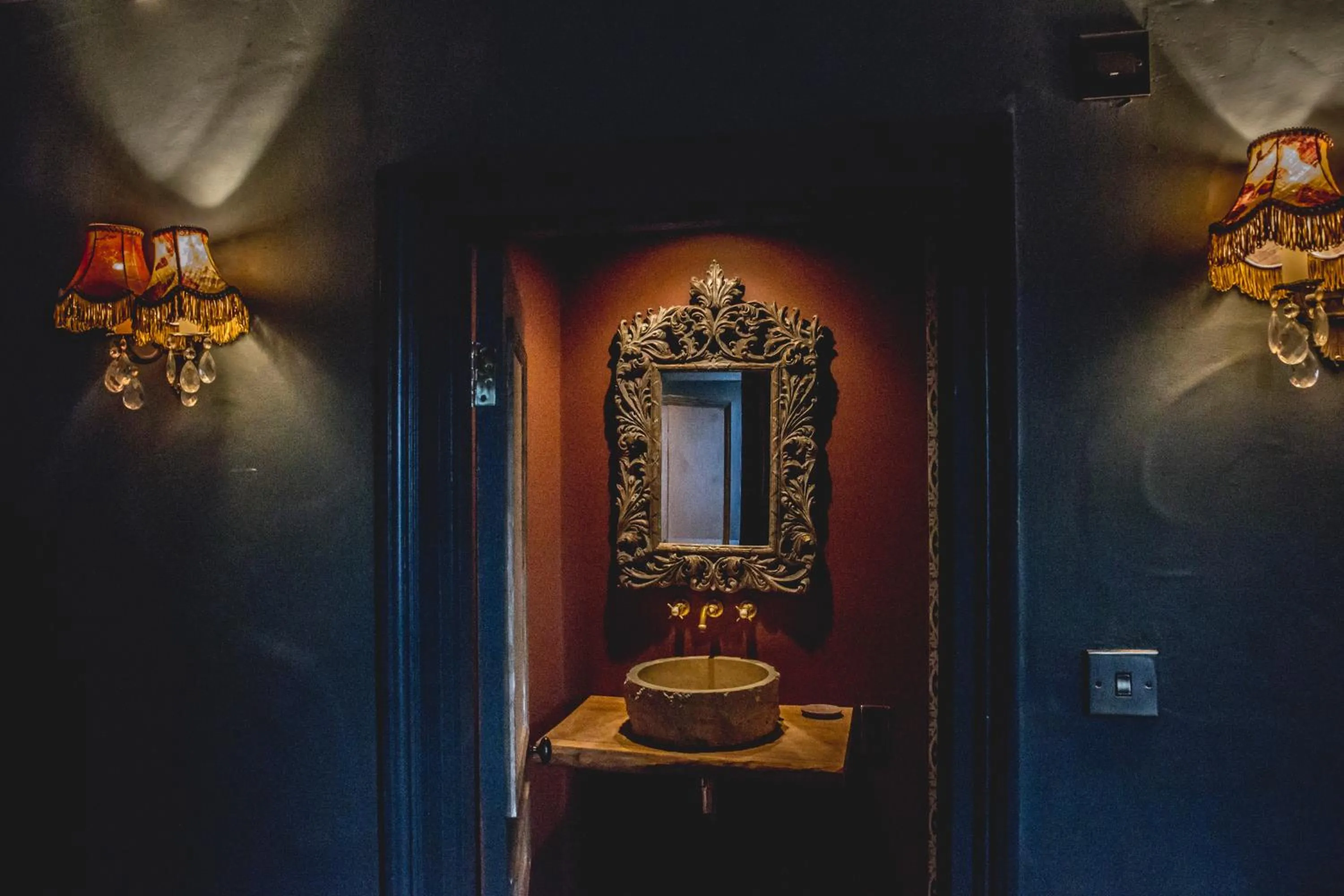 Bathroom in Le Petit Chateau & William de Percy