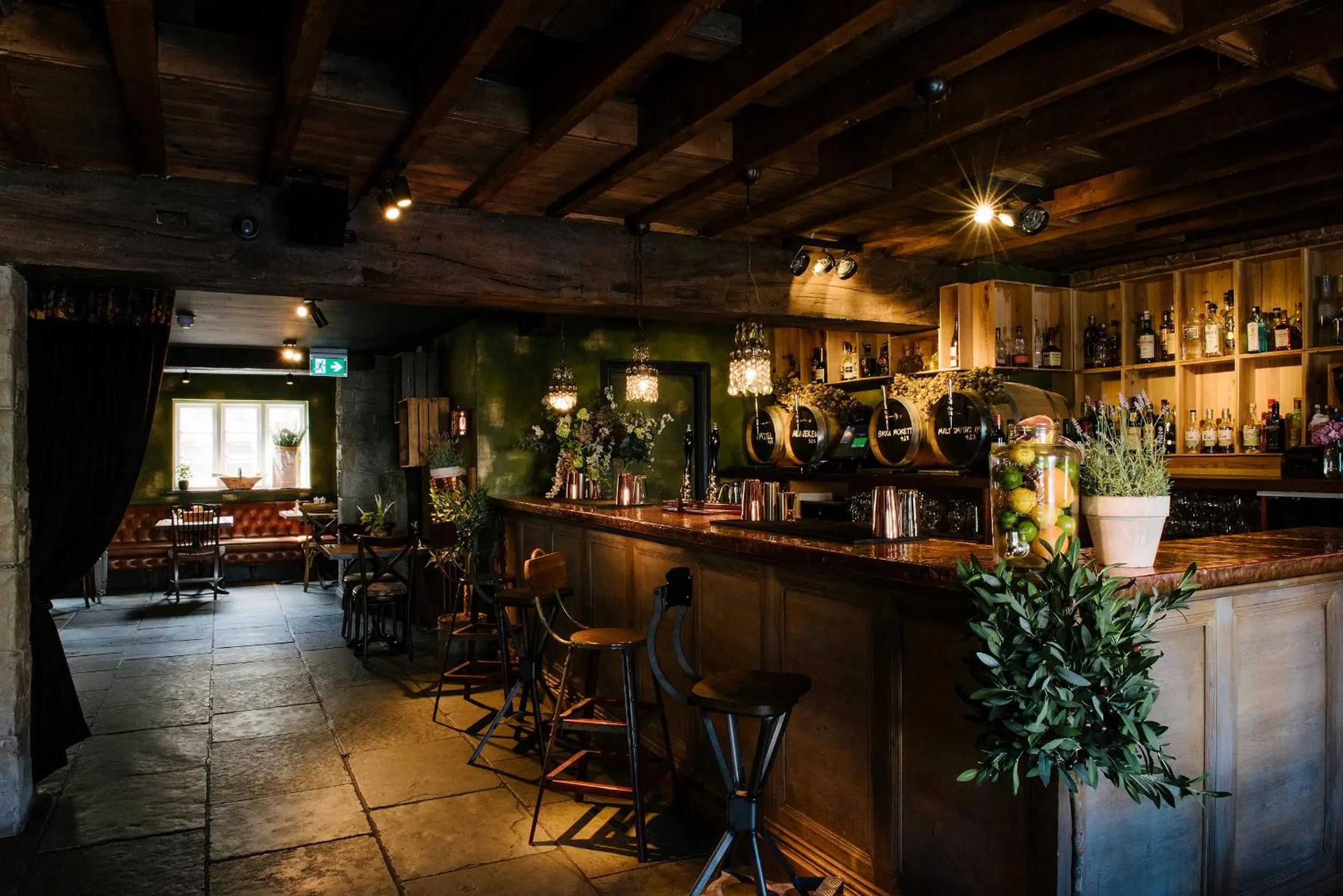 Restaurant/places to eat in Le Petit Chateau & William de Percy