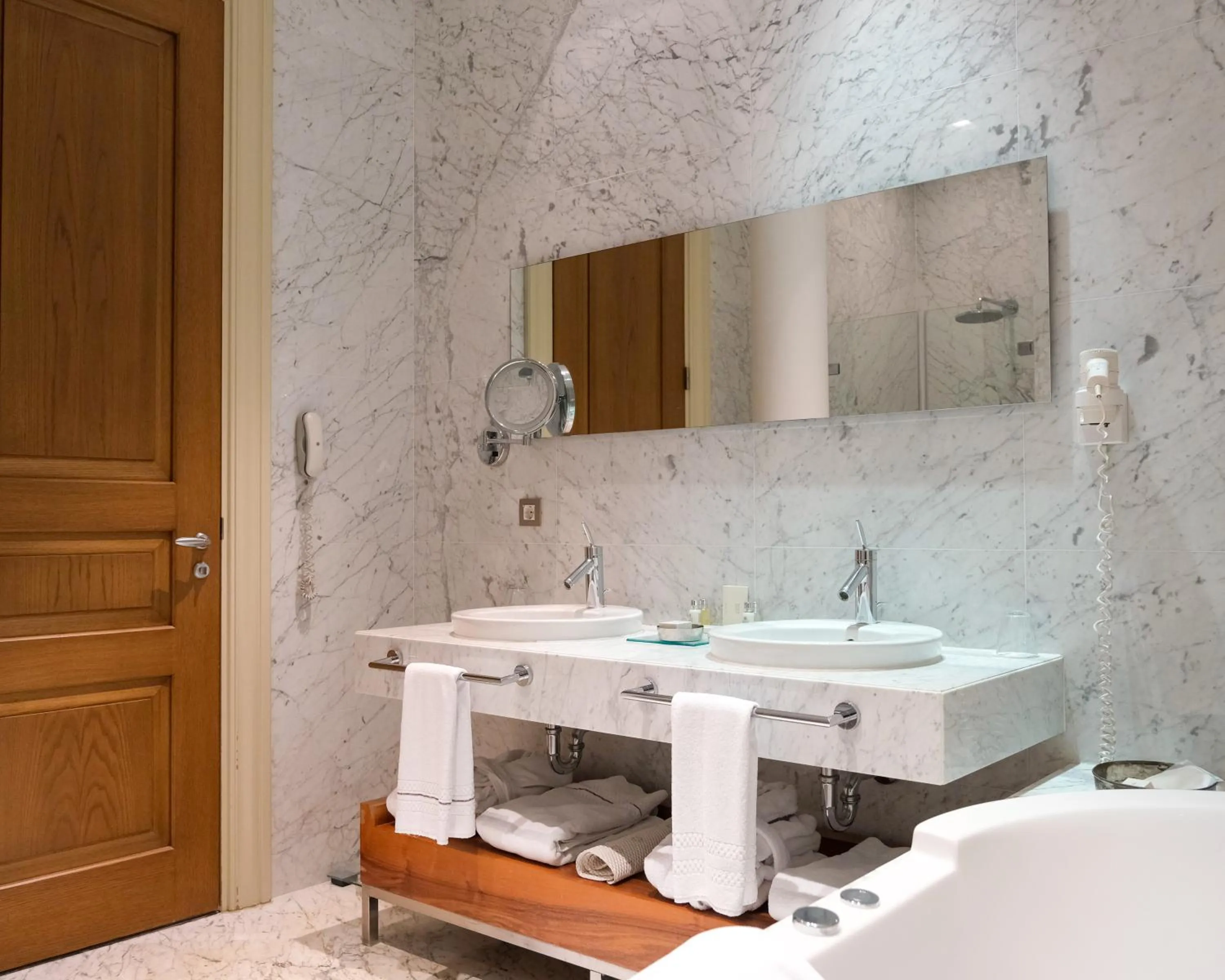 Bathroom in Tomtom Suites