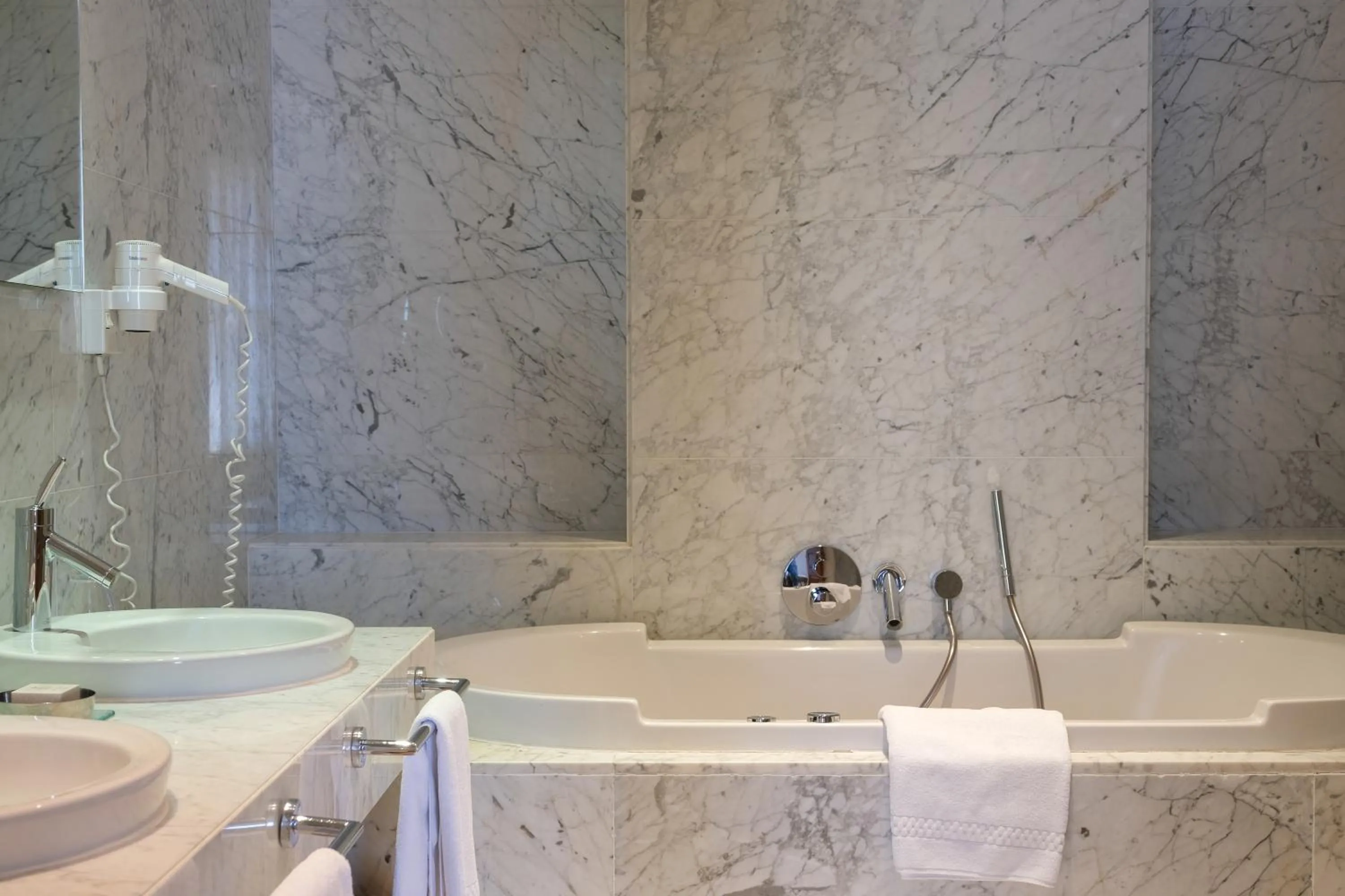 Bath in Tomtom Suites