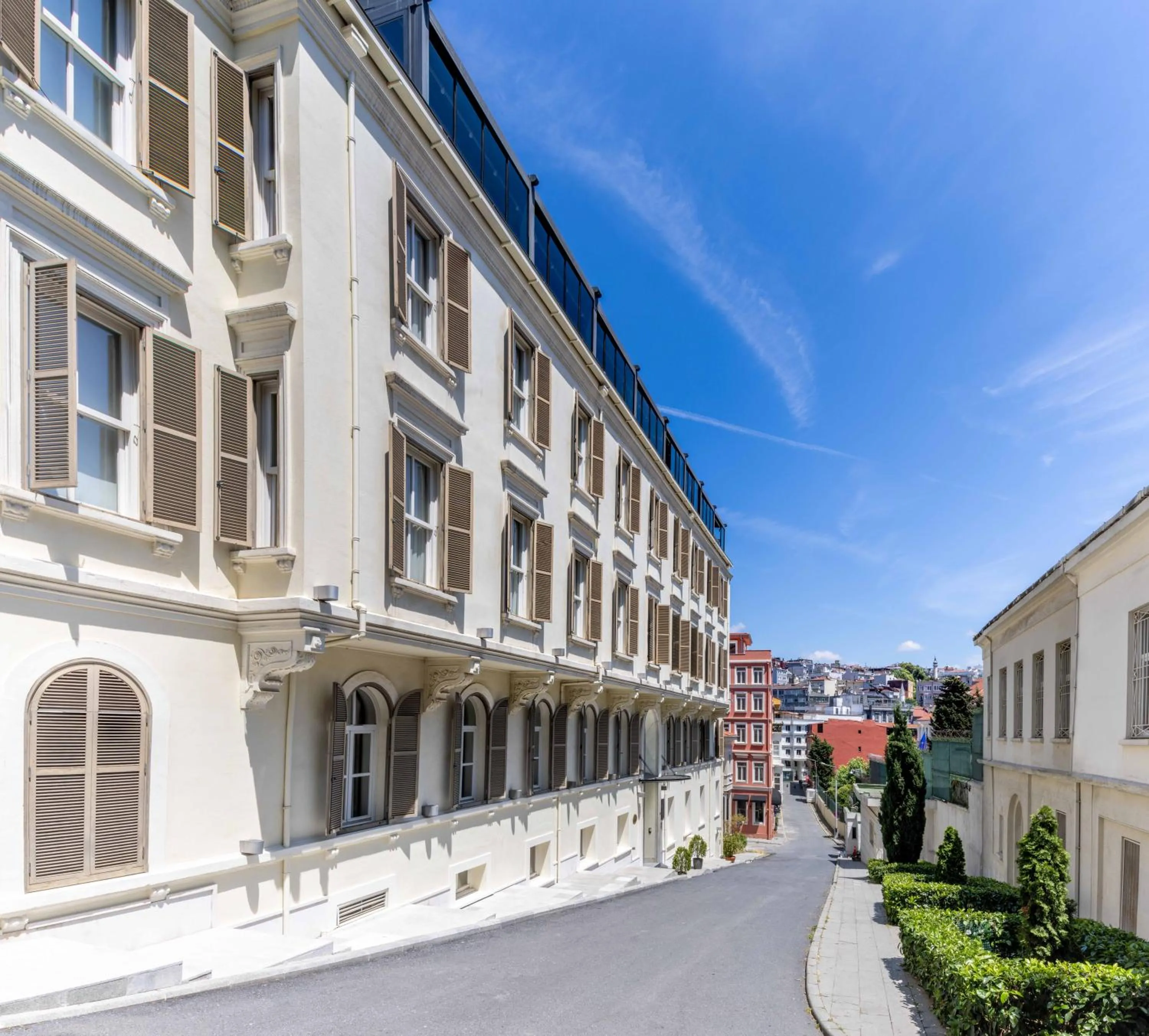 Property building in Tomtom Suites