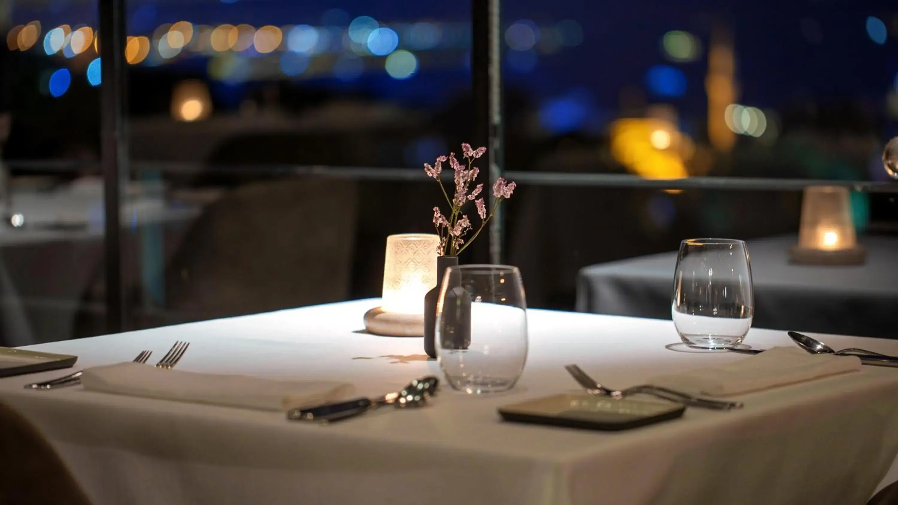 Restaurant/places to eat in Tomtom Suites Restaurant/places to eat in Tomtom Suites