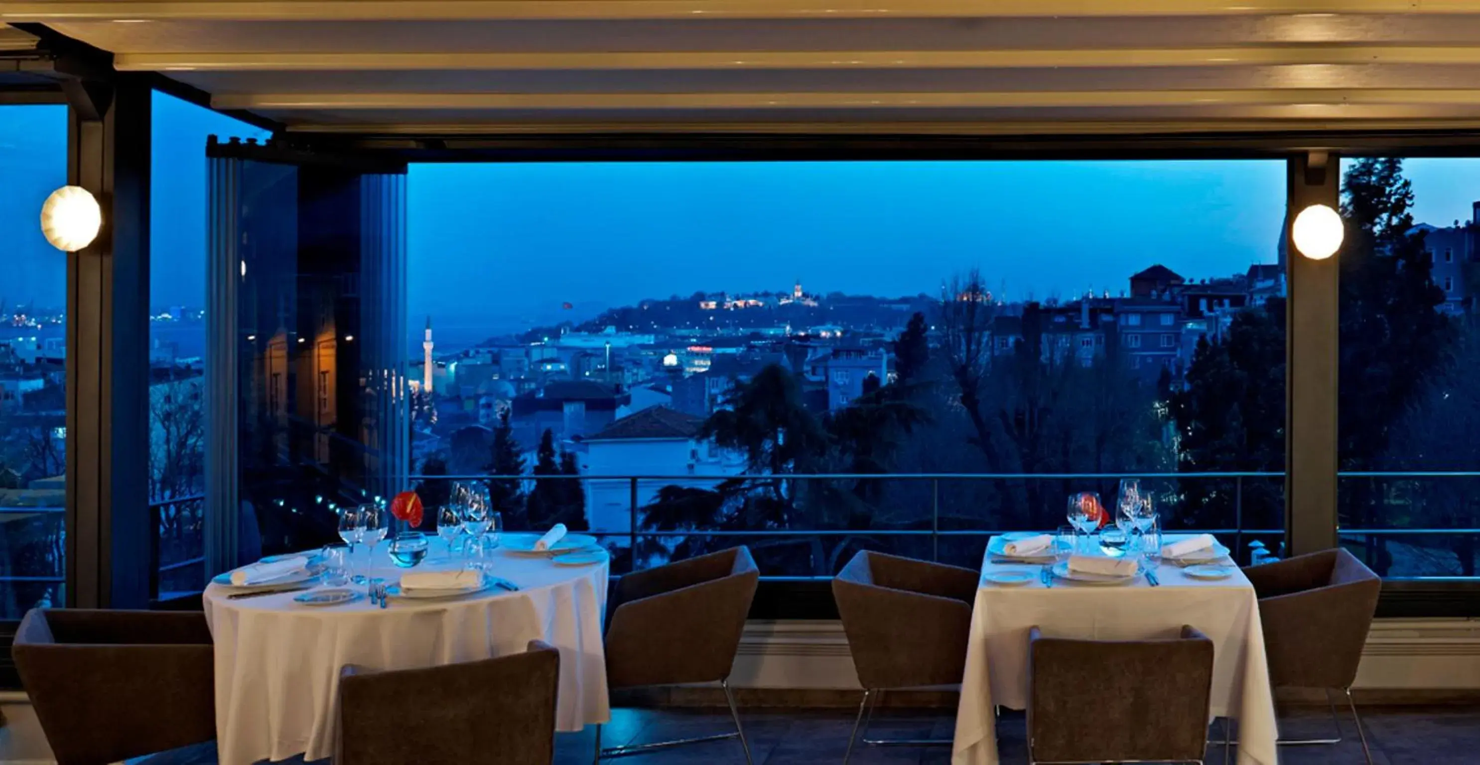 Restaurant/places to eat in Tomtom Suites Restaurant/places to eat in Tomtom Suites