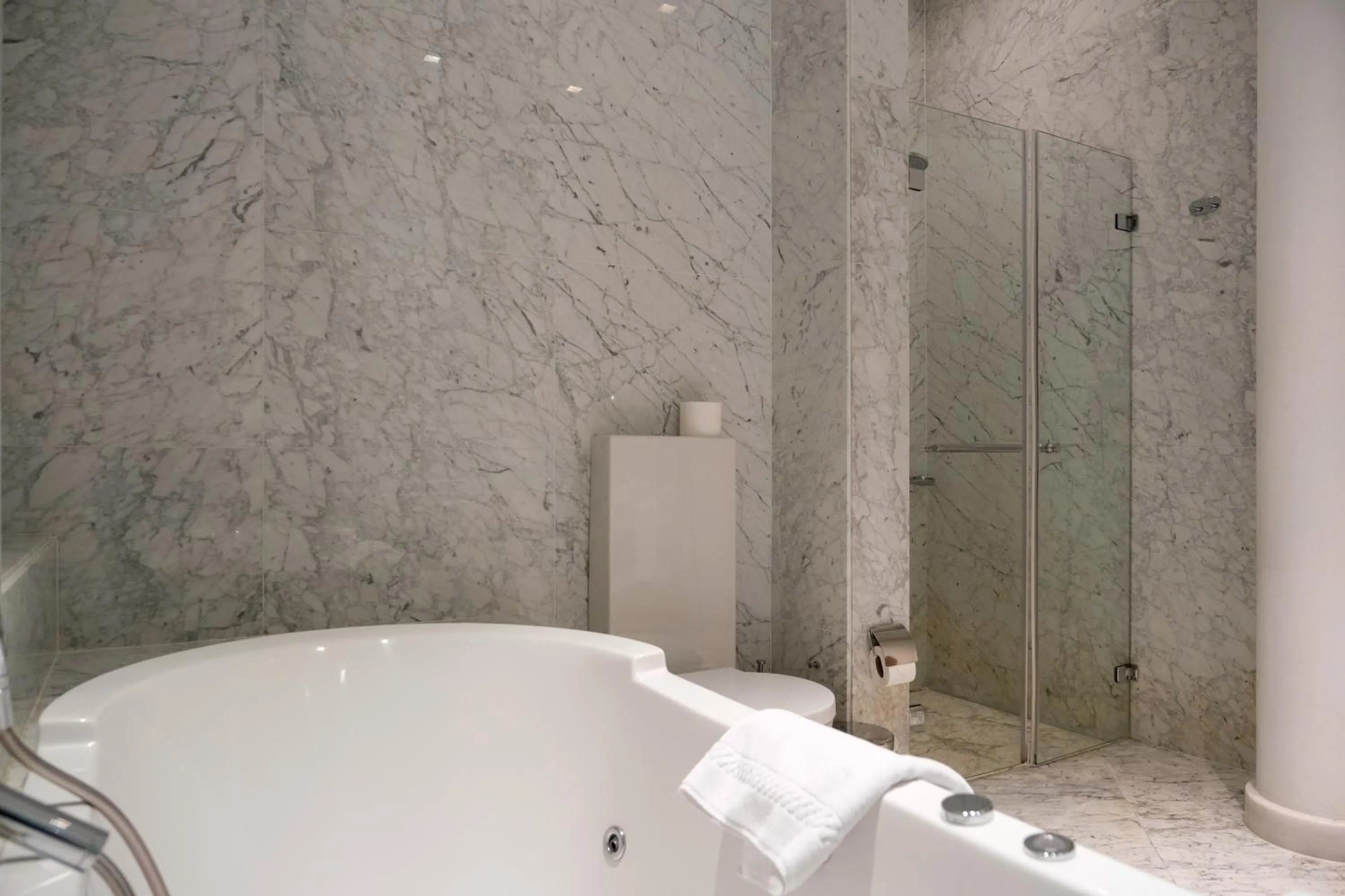 Shower in Tomtom Suites