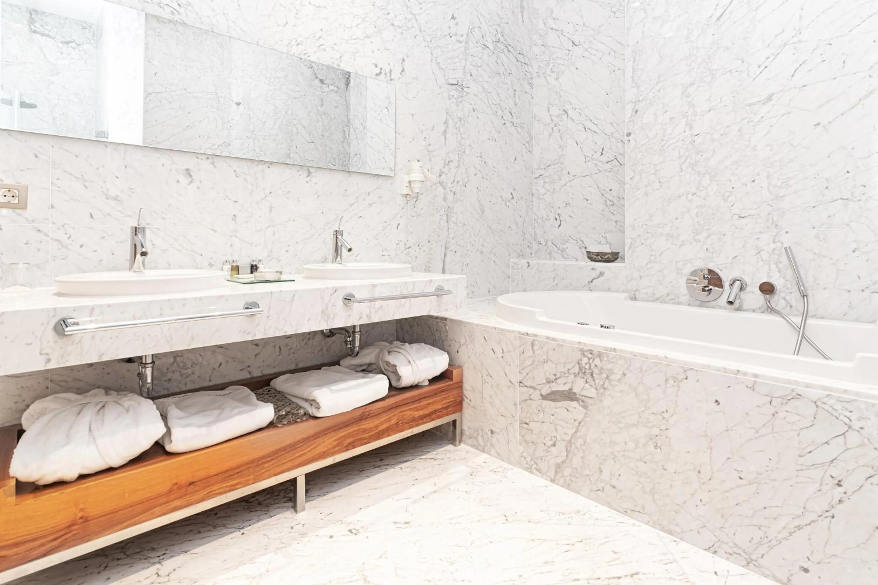 Bath in Tomtom Suites