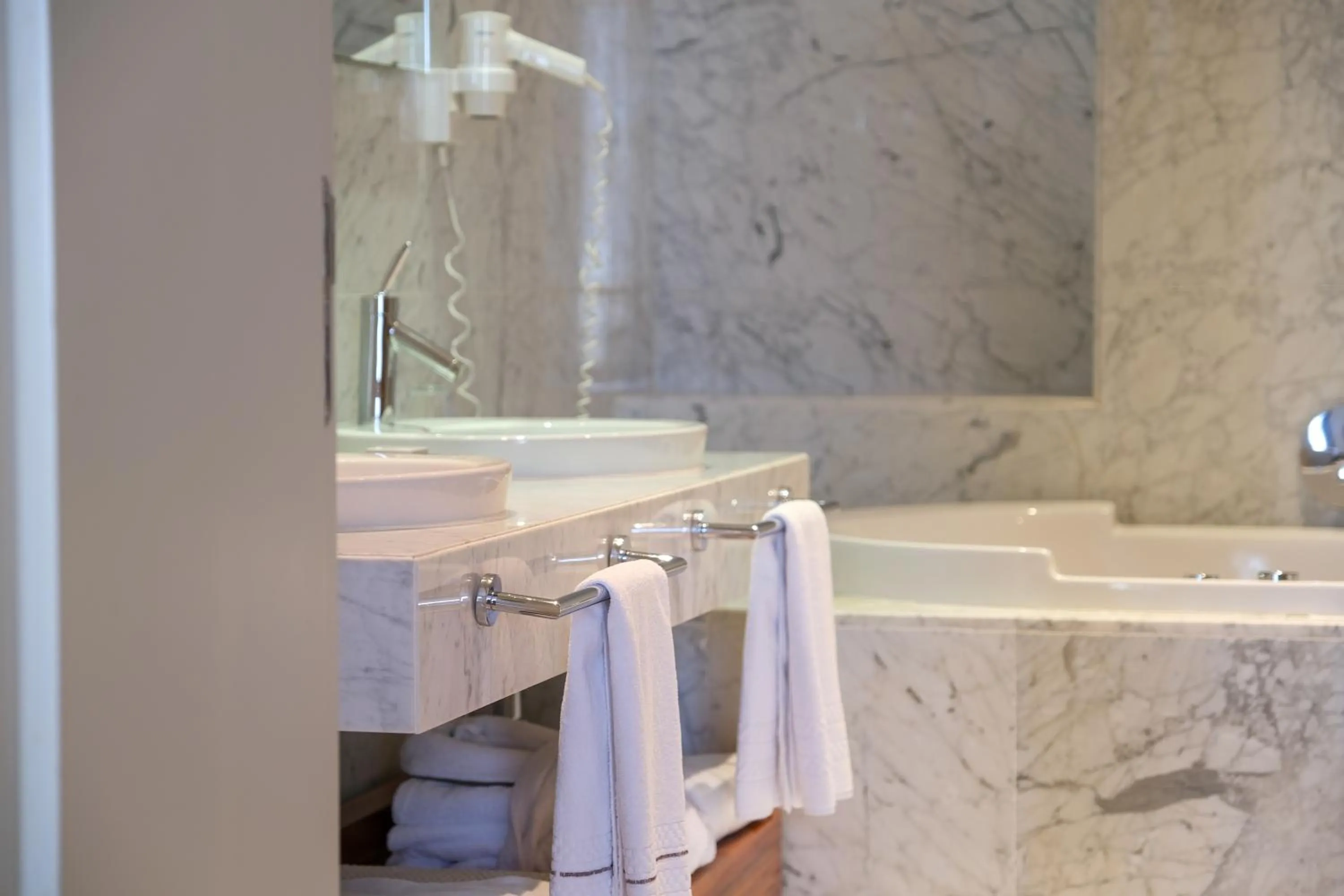 Bathroom in Tomtom Suites