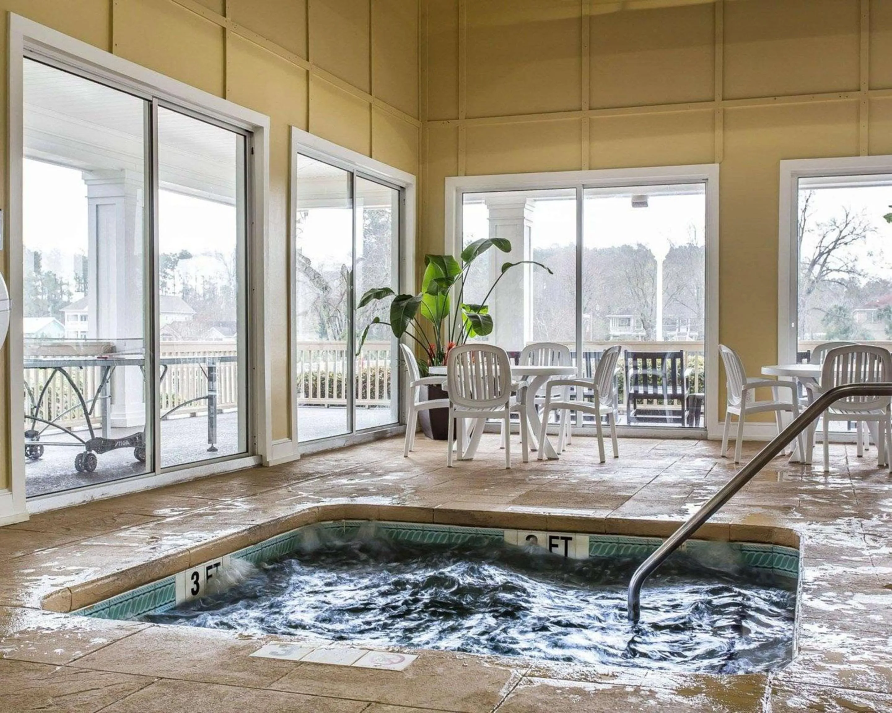 Swimming pool in Bluegreen Vacations Harbour Lights, an Ascend Collection Resort