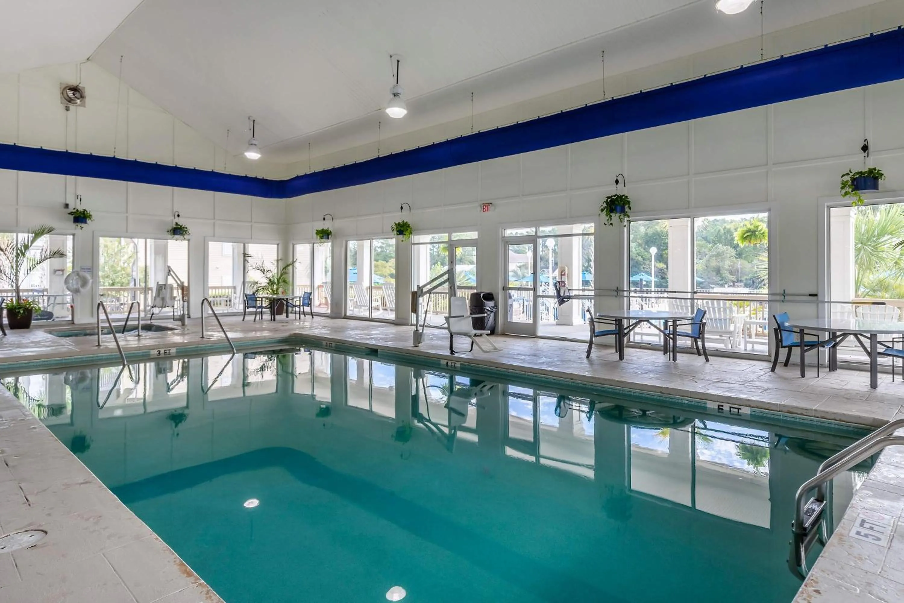 Swimming pool in Bluegreen Vacations Harbour Lights, an Ascend Collection Resort