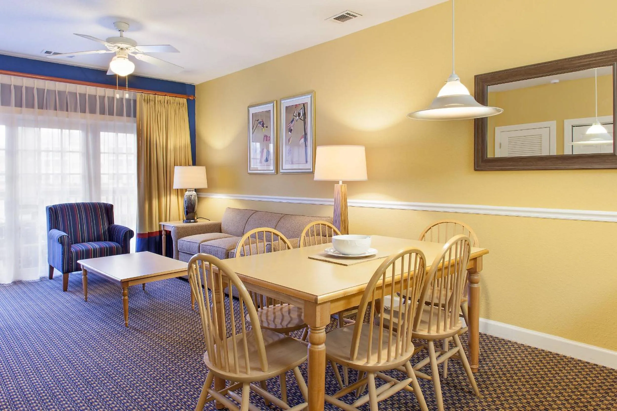 Dining area in Bluegreen Vacations Harbour Lights, an Ascend Collection Resort