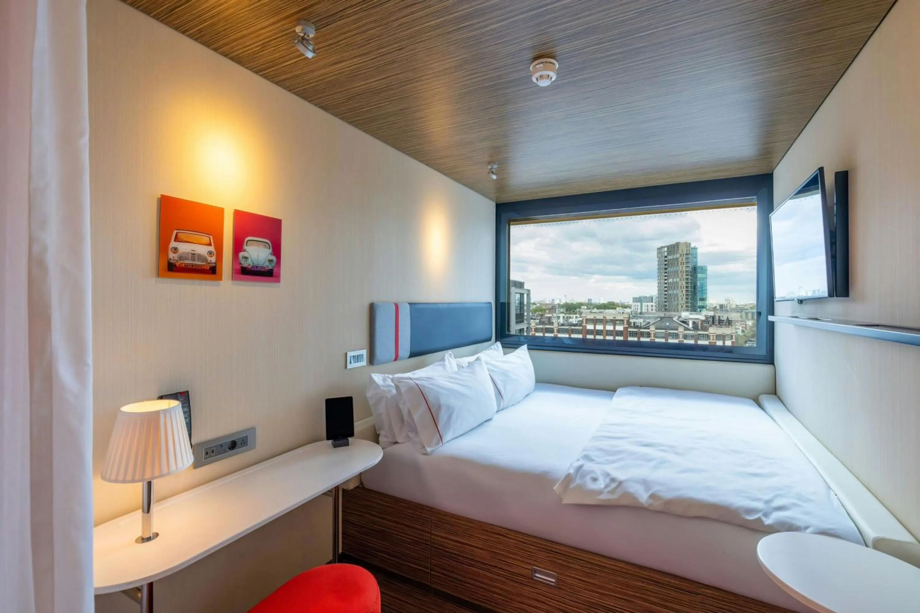 Bedroom, Bed in citizenM London Shoreditch