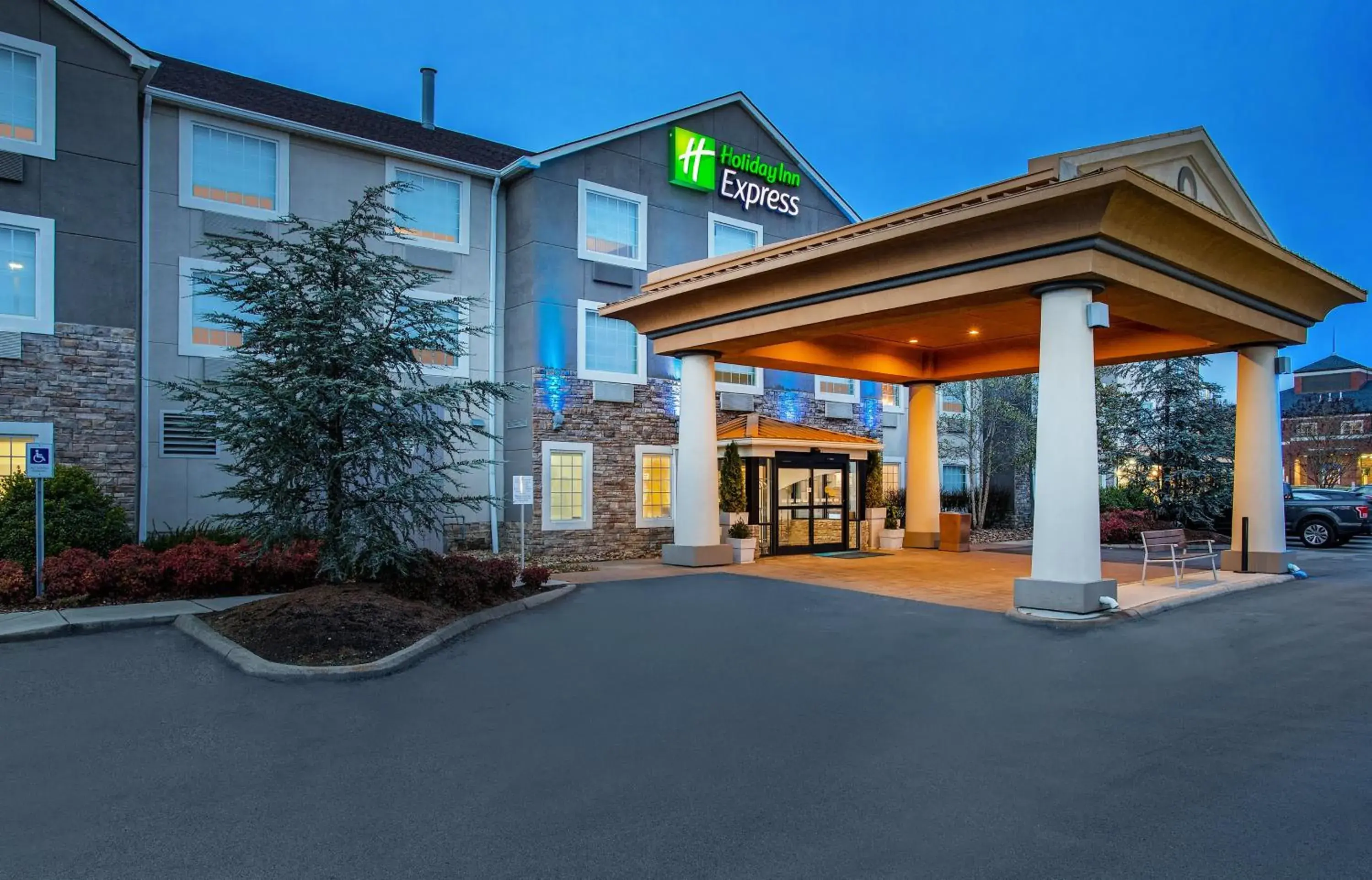 Property building in Holiday Inn Express Hotel & Suites Alcoa Knoxville Airport by IHG Property building in Holiday Inn Express Hotel & Suites Alcoa Knoxville Airport by IHG