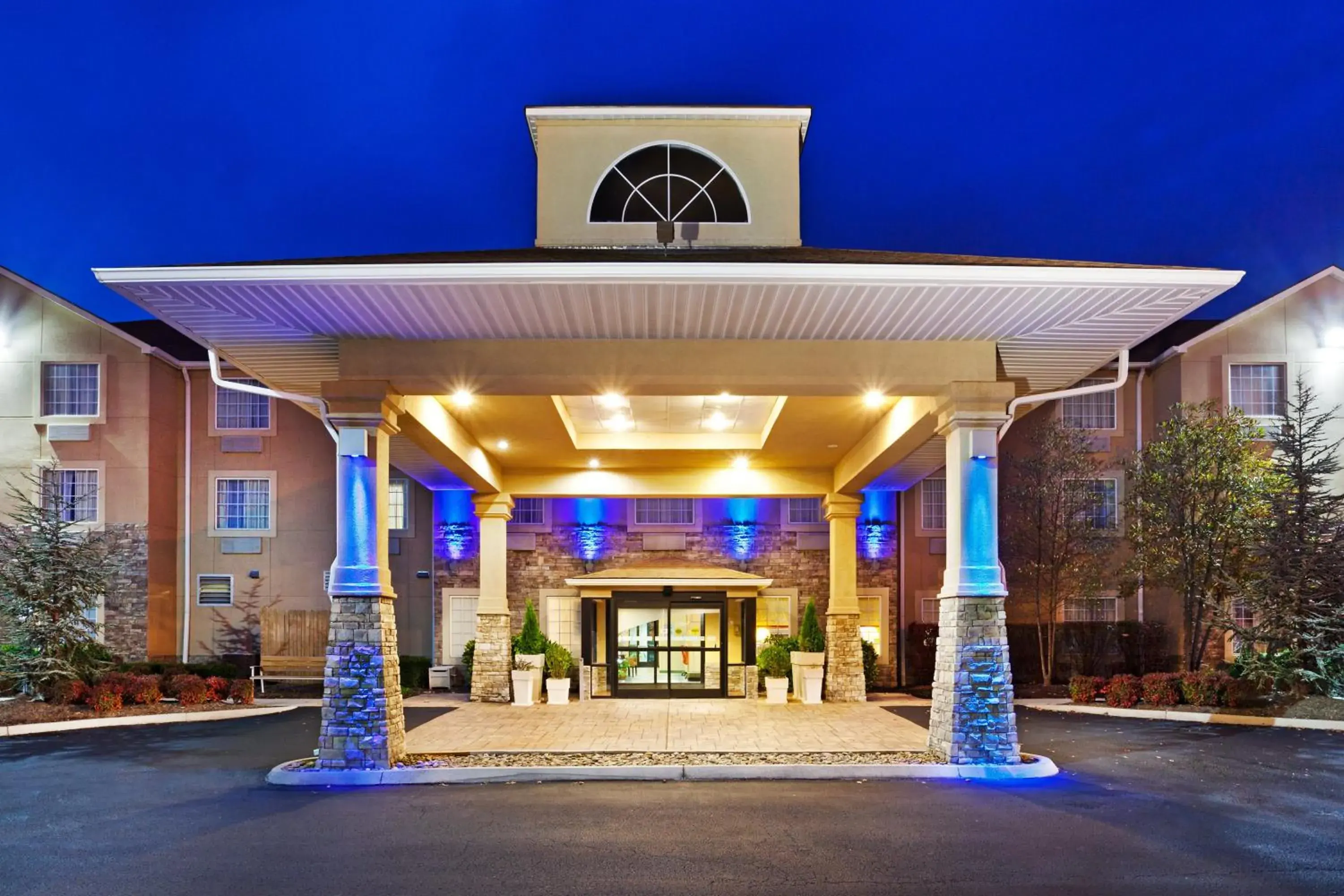 Property building in Holiday Inn Express Hotel & Suites Alcoa Knoxville Airport by IHG Property building in Holiday Inn Express Hotel & Suites Alcoa Knoxville Airport by IHG