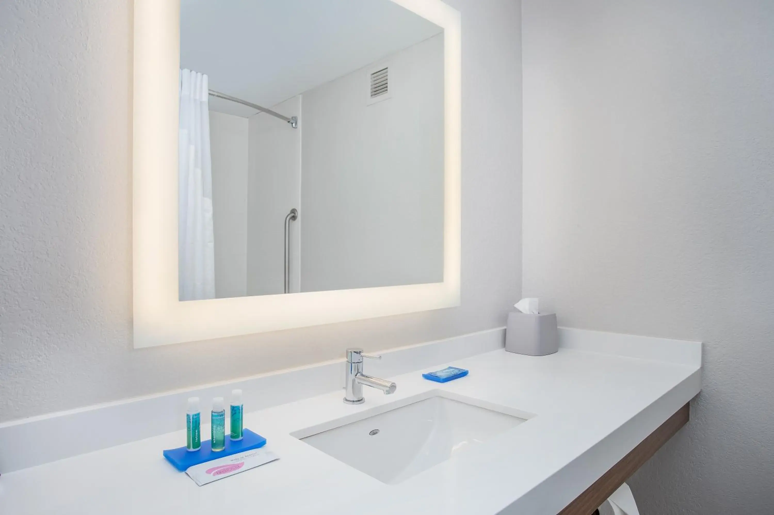 Double Room with Two Double Beds and Drive Up Access - Non-Smoking in Holiday Inn Express Hotel & Suites Alcoa Knoxville Airport by IHG Double Room with Two Double Beds and Drive Up Access - Non-Smoking in Holiday Inn Express Hotel & Suites Alcoa Knoxville Airport by IHG