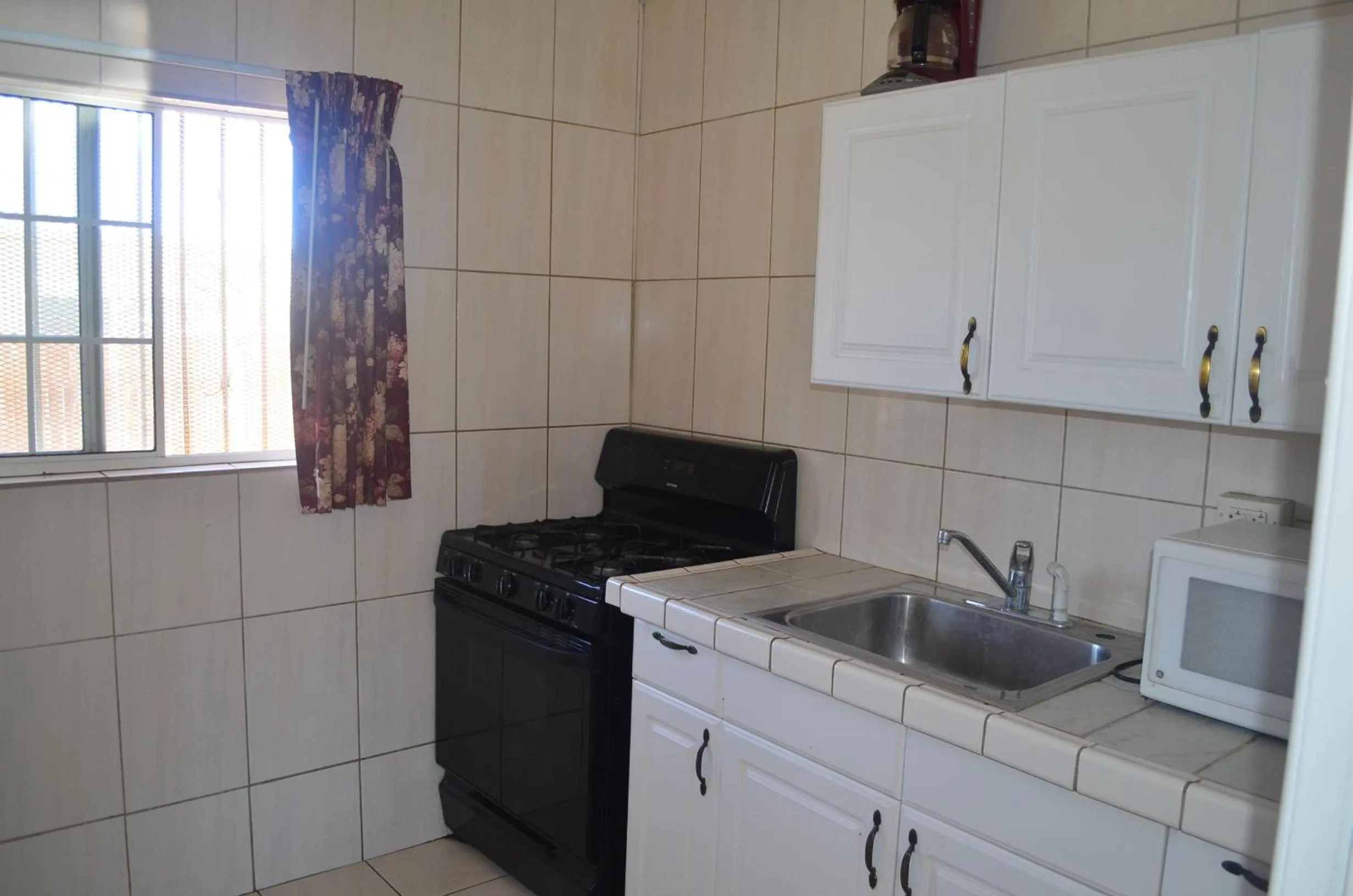 Kitchen or kitchenette in Seaside Inn Motel