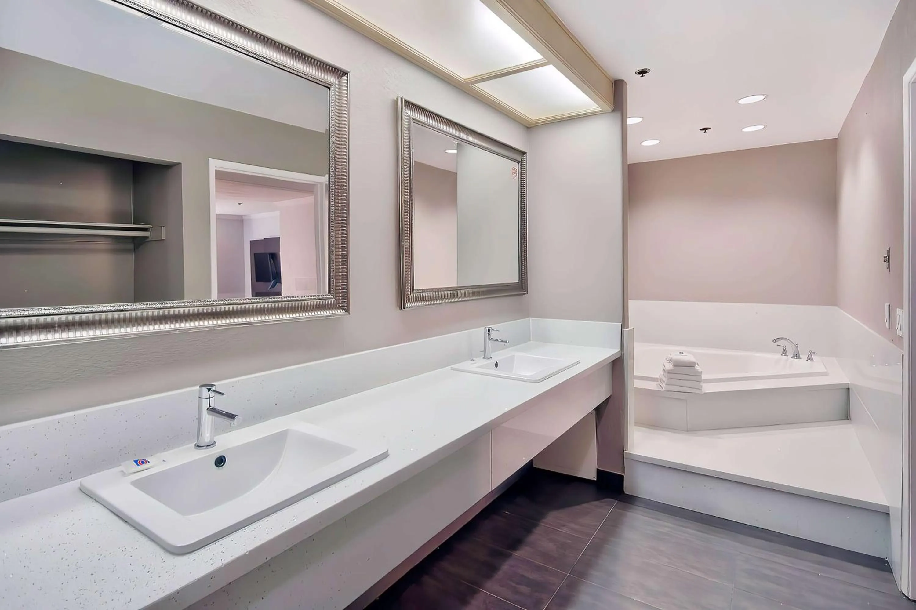 Bathroom, Bed in Studio 6 Suites Lawndale, CA South Bay