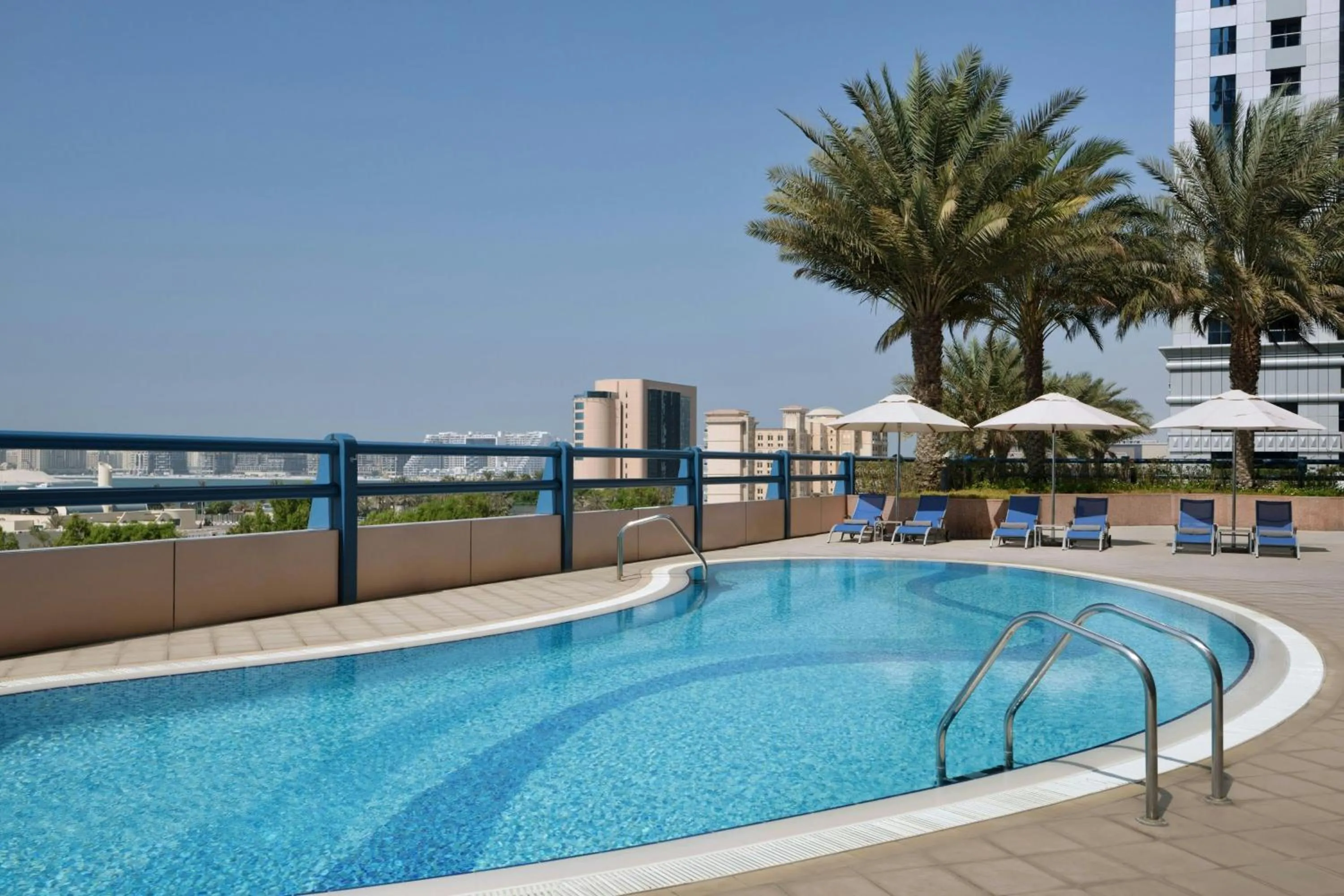 Swimming pool in Dubai Marriott Harbour Hotel And Suites