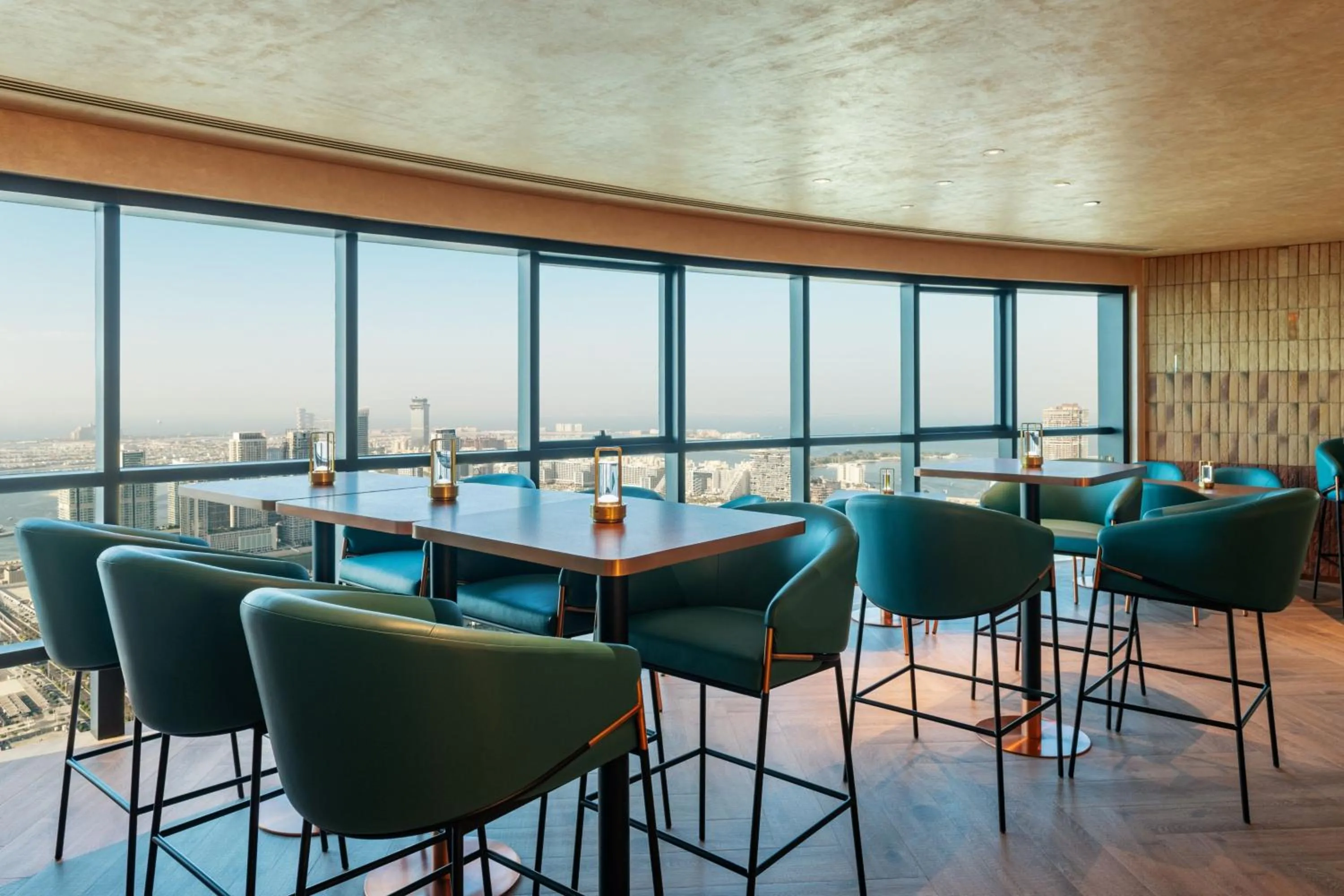 Lounge or bar in Dubai Marriott Harbour Hotel And Suites