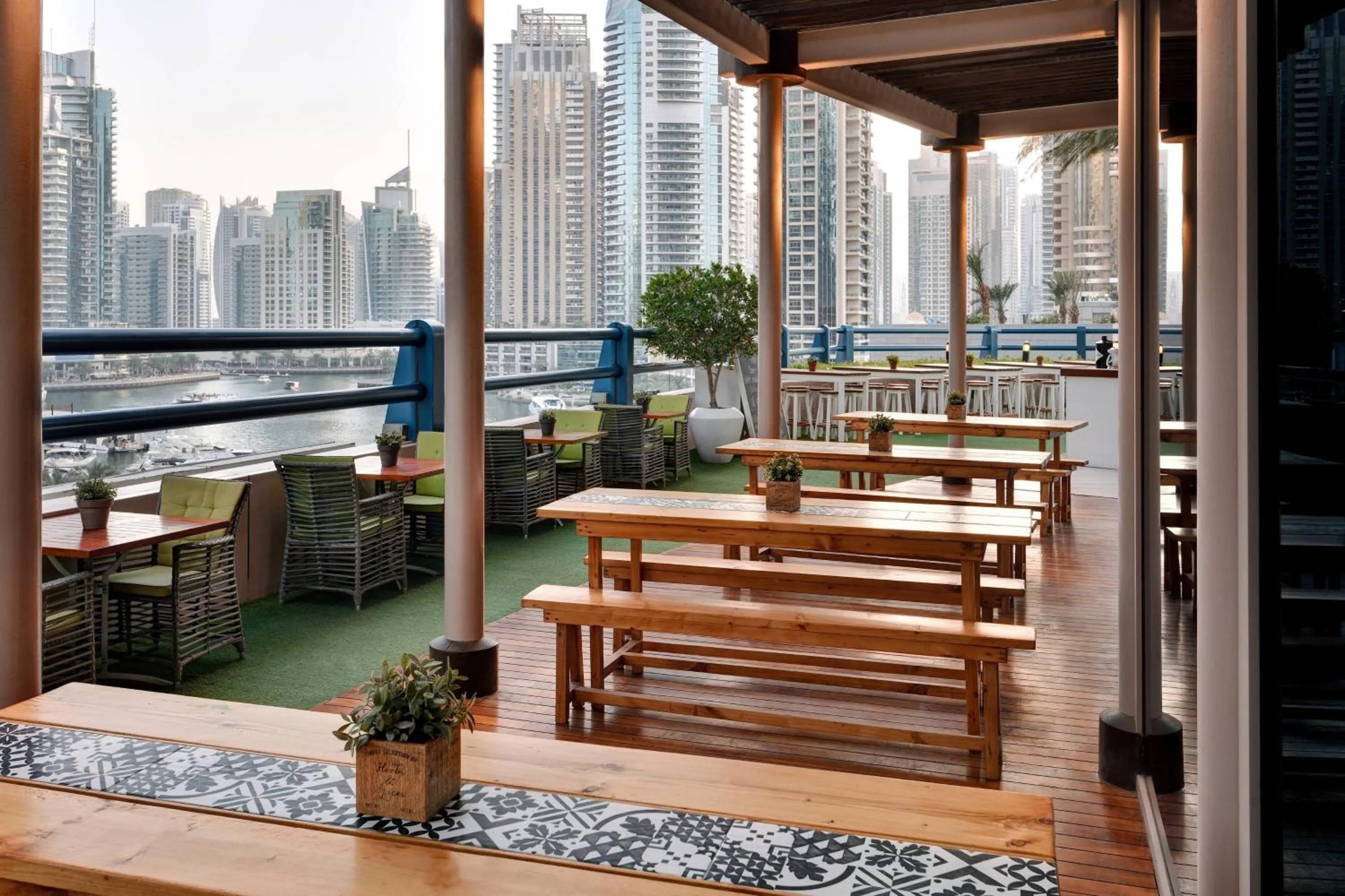 Restaurant/places to eat in Dubai Marriott Harbour Hotel And Suites