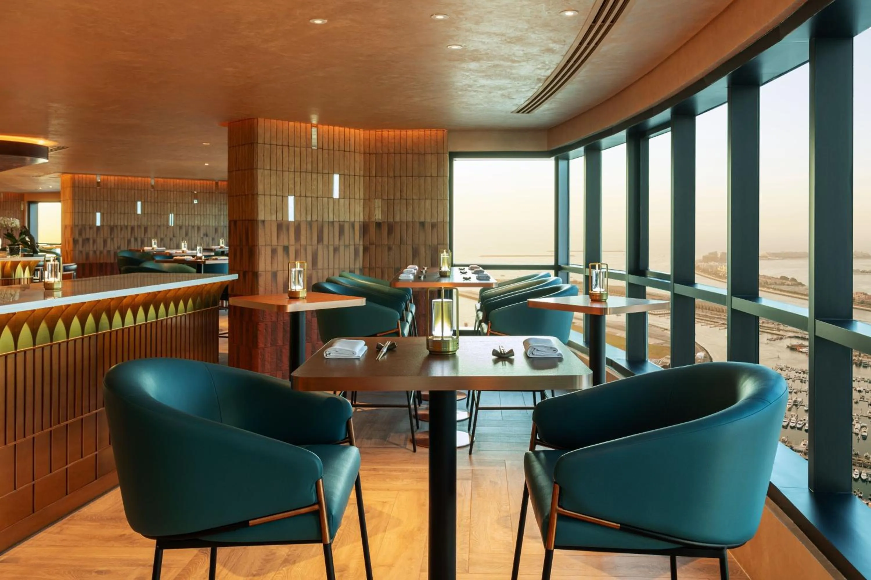 Lounge or bar in Dubai Marriott Harbour Hotel And Suites