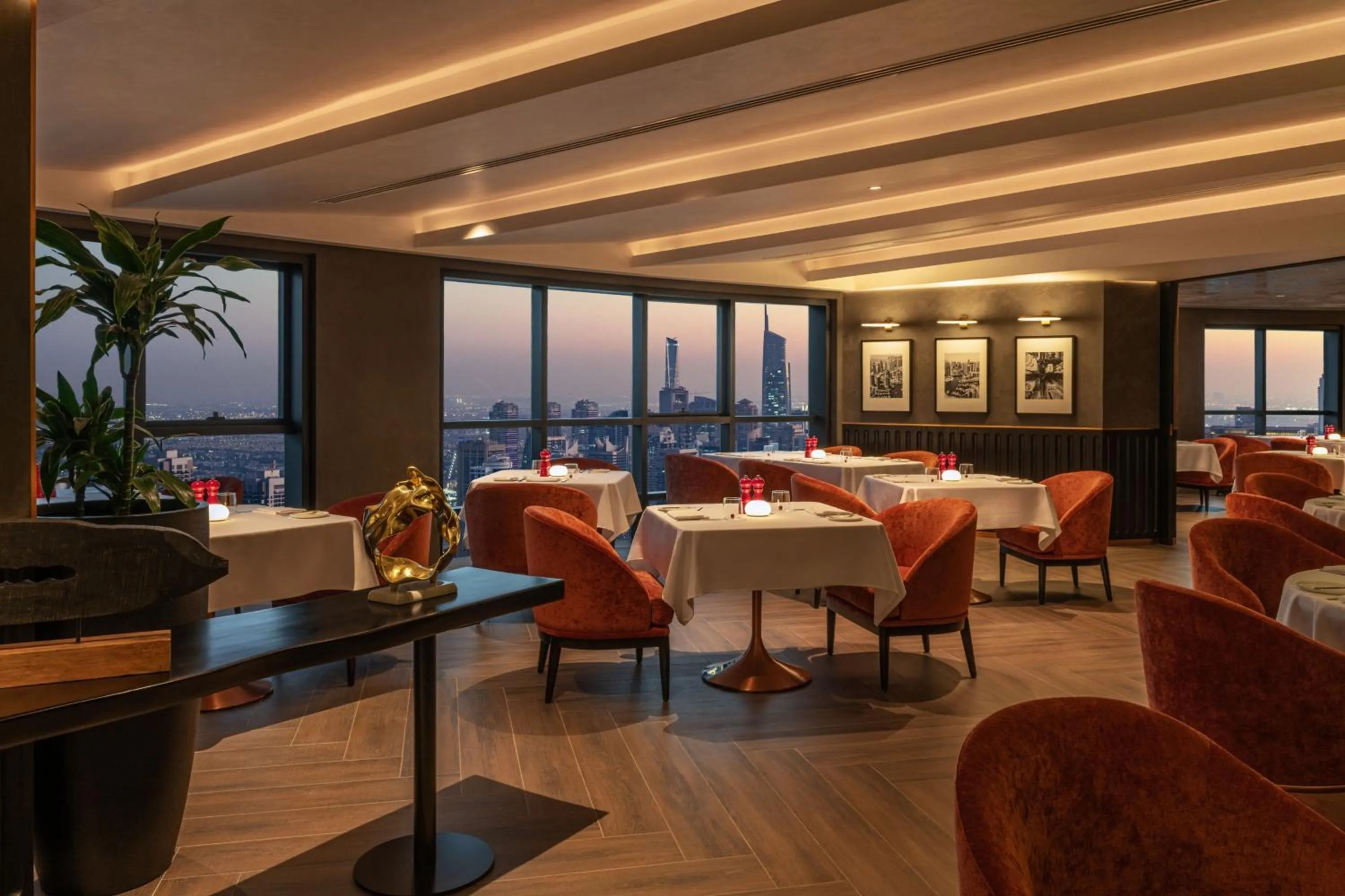 Restaurant/places to eat in Dubai Marriott Harbour Hotel And Suites