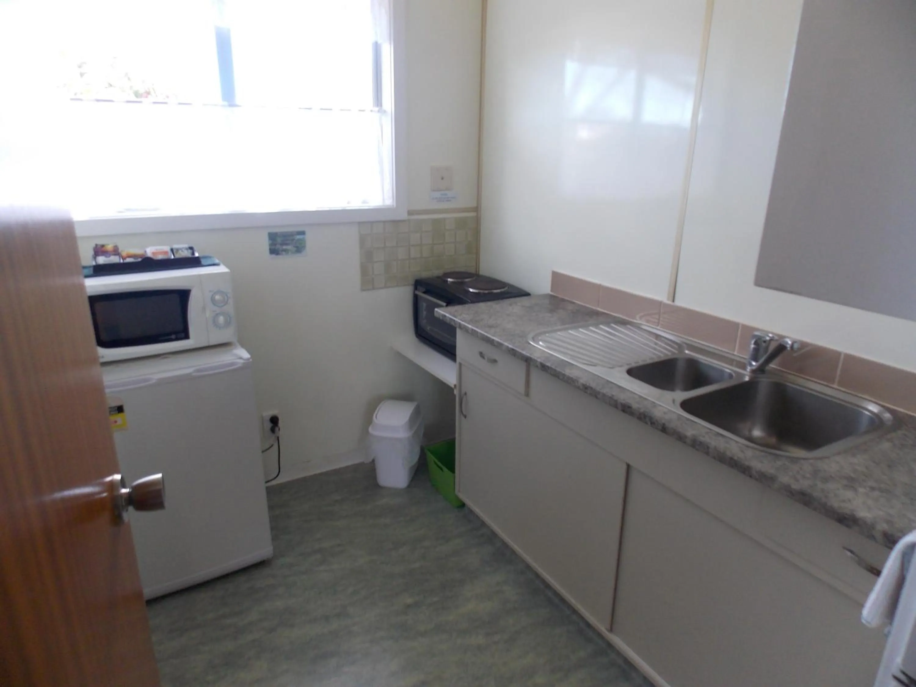 Kitchen or kitchenette in Rangiora Lodge Motel