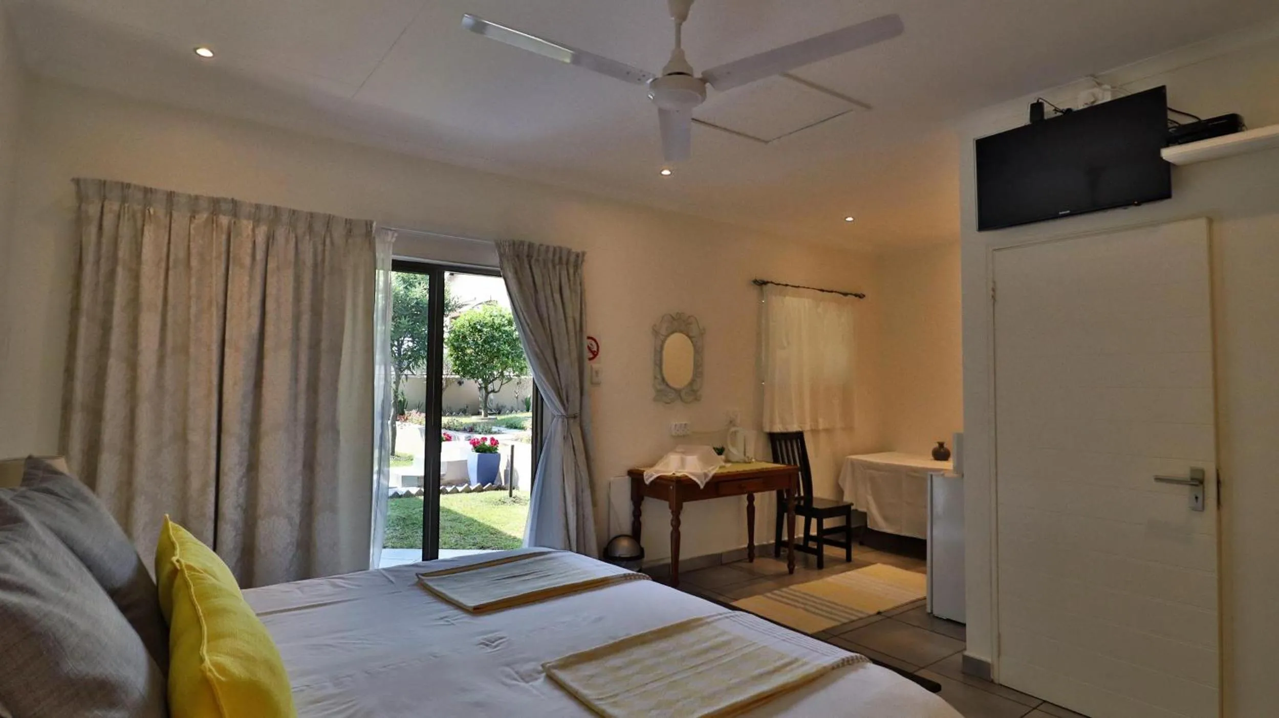 Comfort Triple Room with Shower in Guest House Mamma Mia