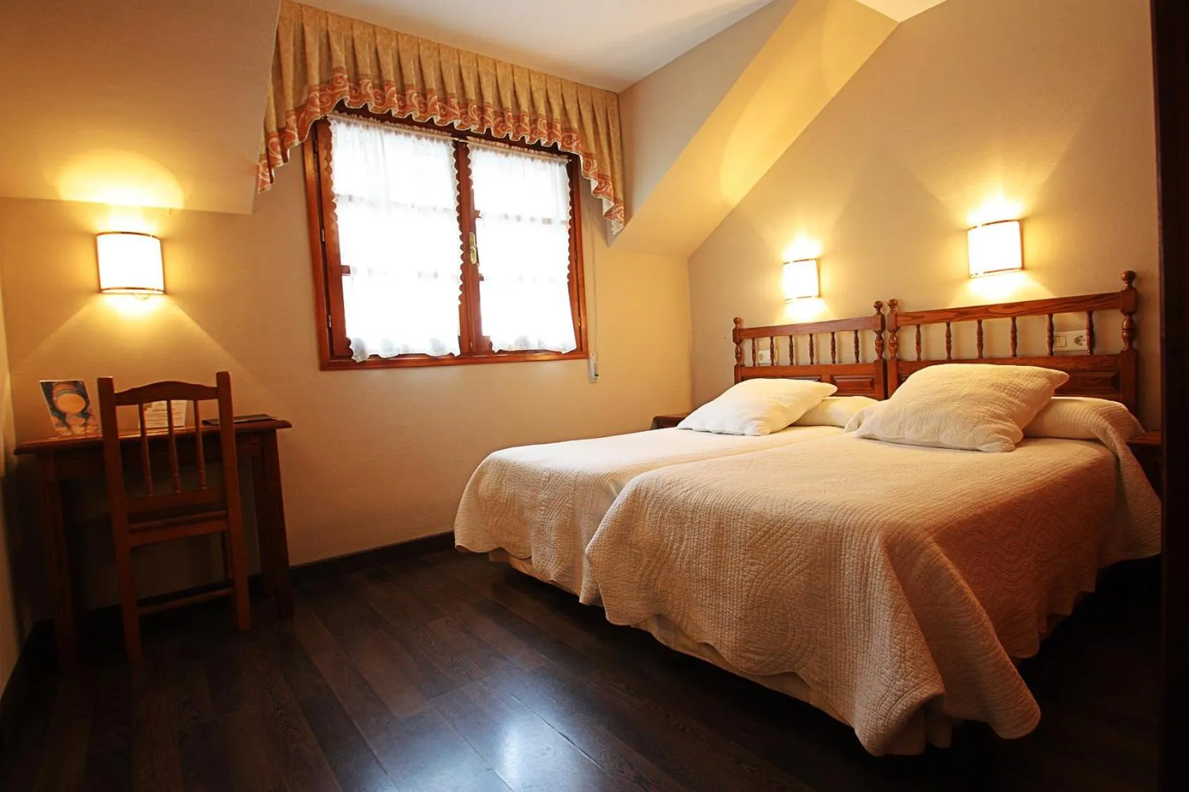 Photo of the whole room, Bed in Hostal Restaurante Méndez