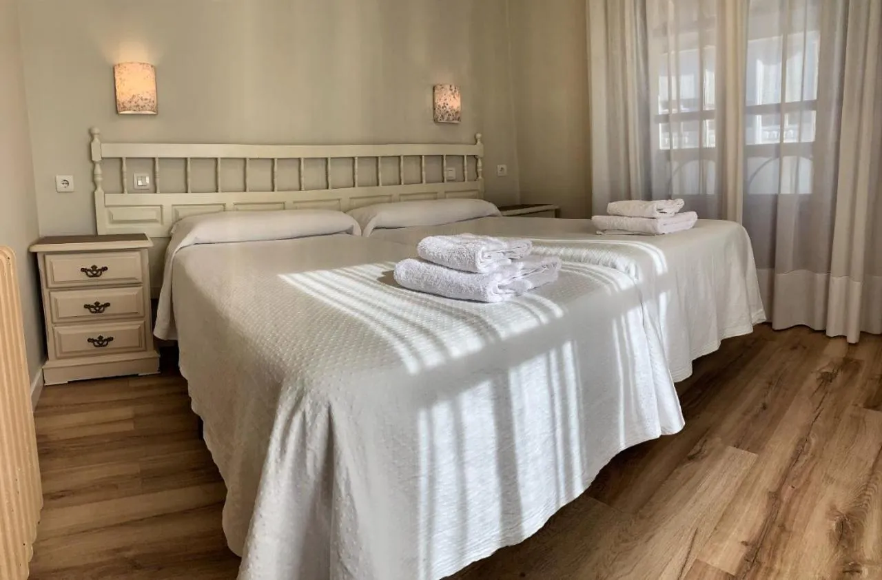 Bed in Hostal Restaurante Méndez