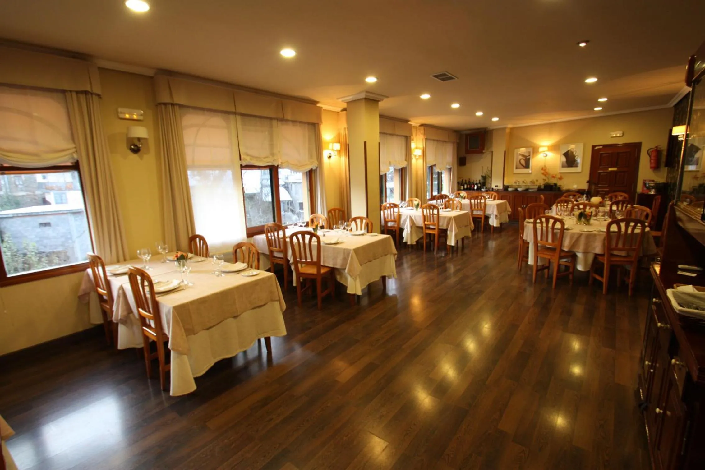 Restaurant/places to eat in Hostal Restaurante Méndez