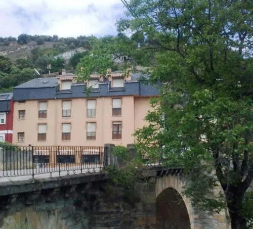 Facade/entrance in Hostal Restaurante Méndez