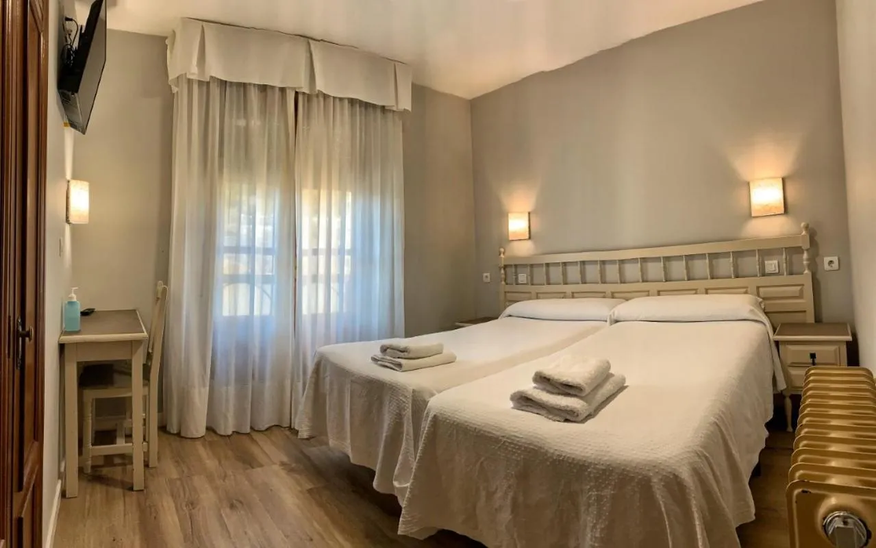 Bed in Hostal Restaurante Méndez