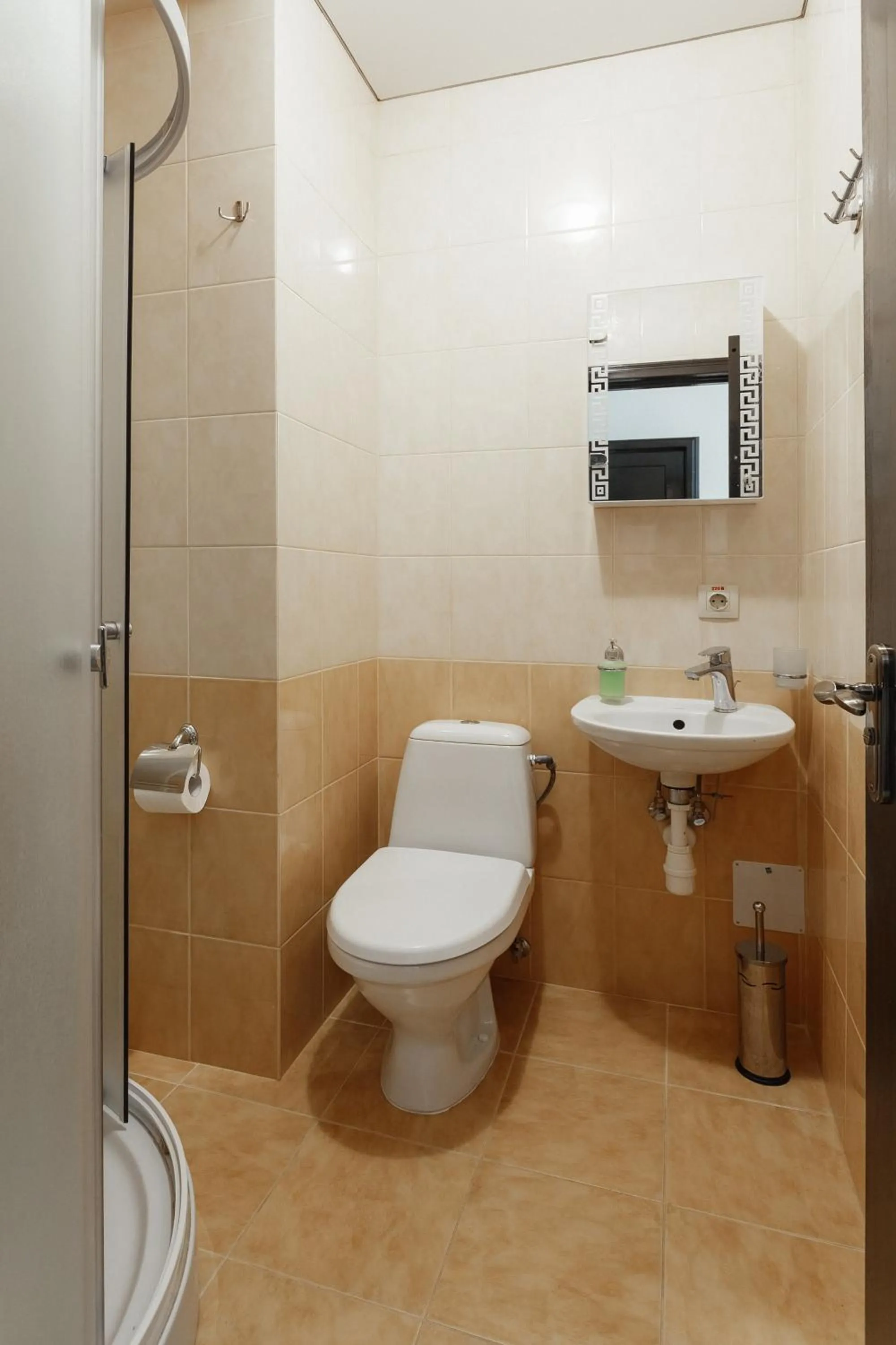 Toilet in Breeze Hotel