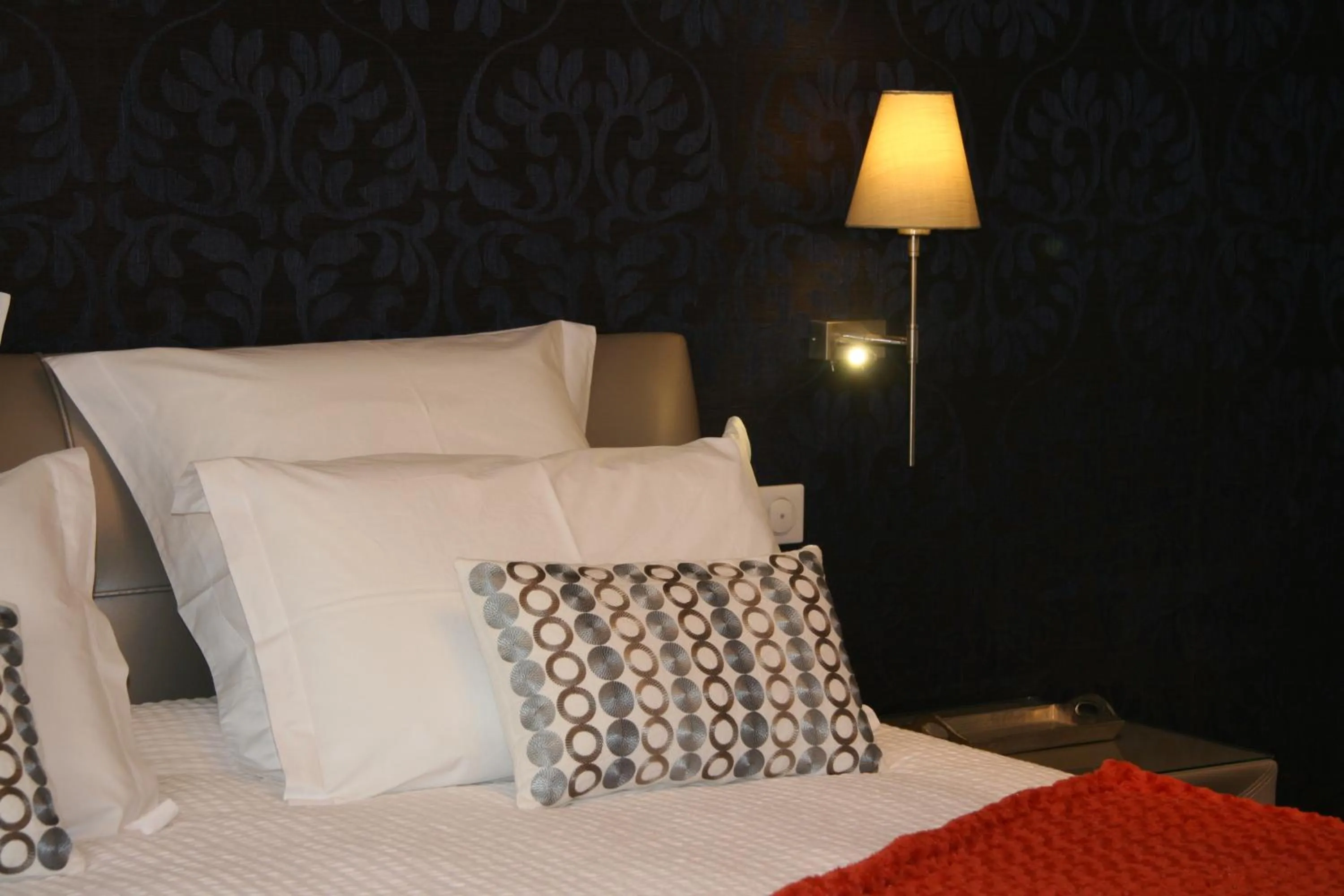 Decorative detail, Bed in Les Suites Champenoises