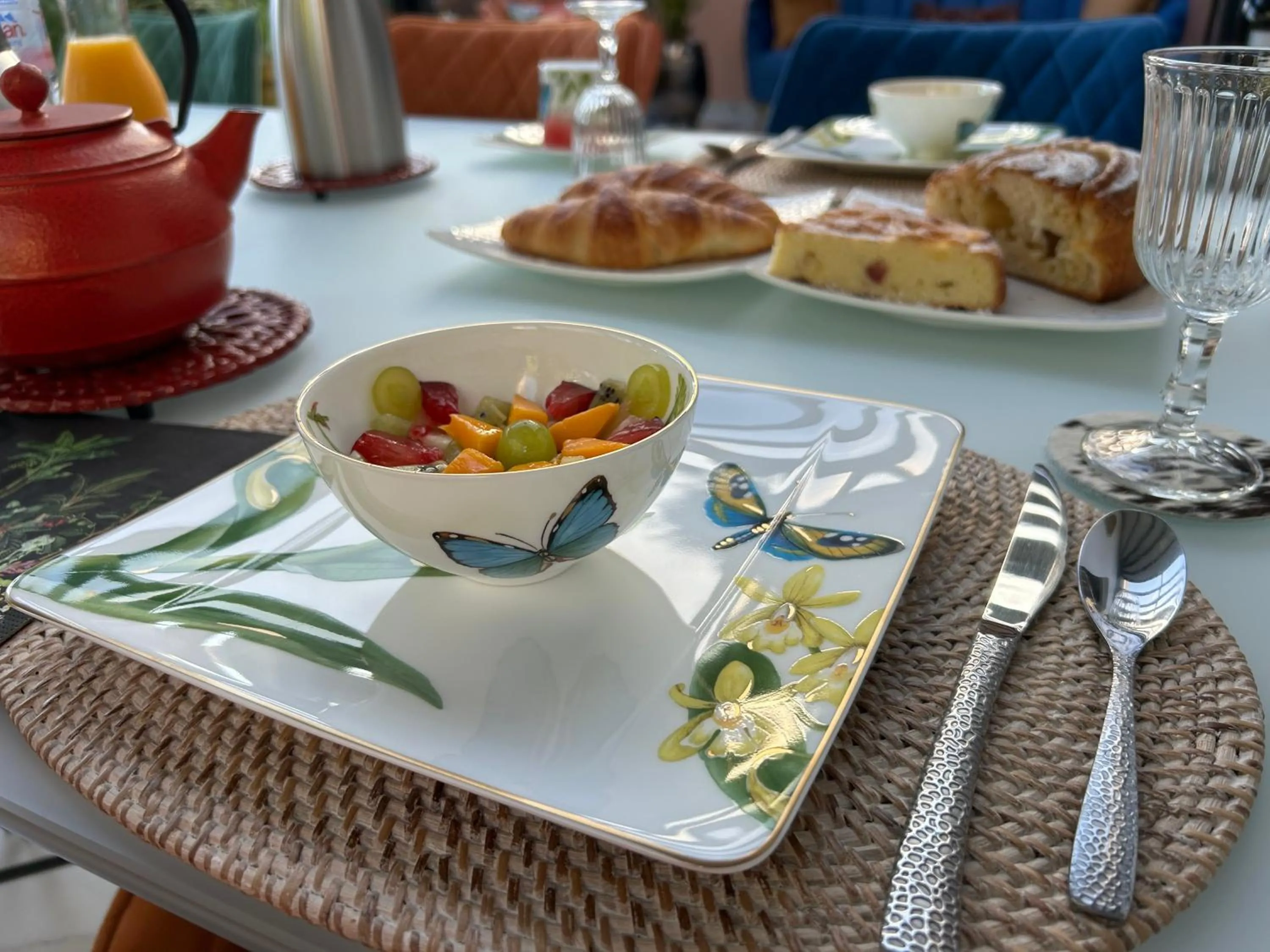 Restaurant/places to eat in Les Suites Champenoises