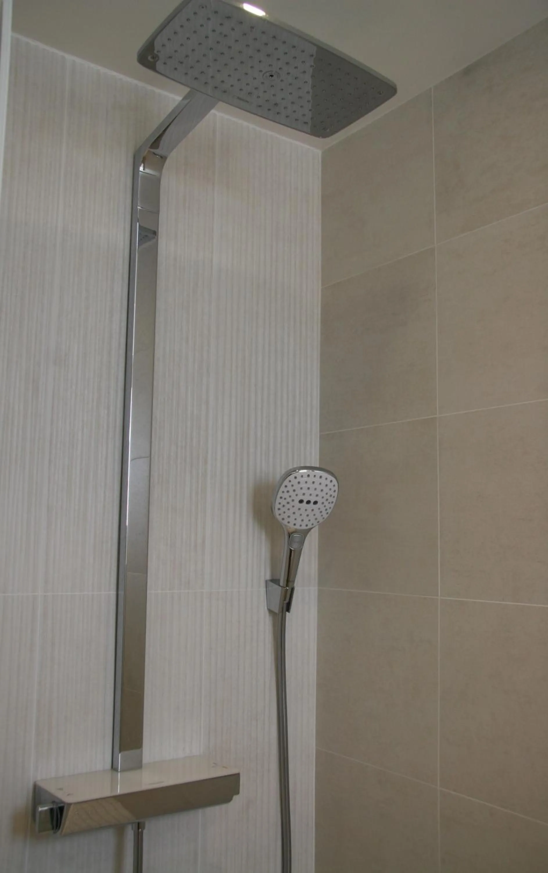 Bathroom in Les Suites Champenoises