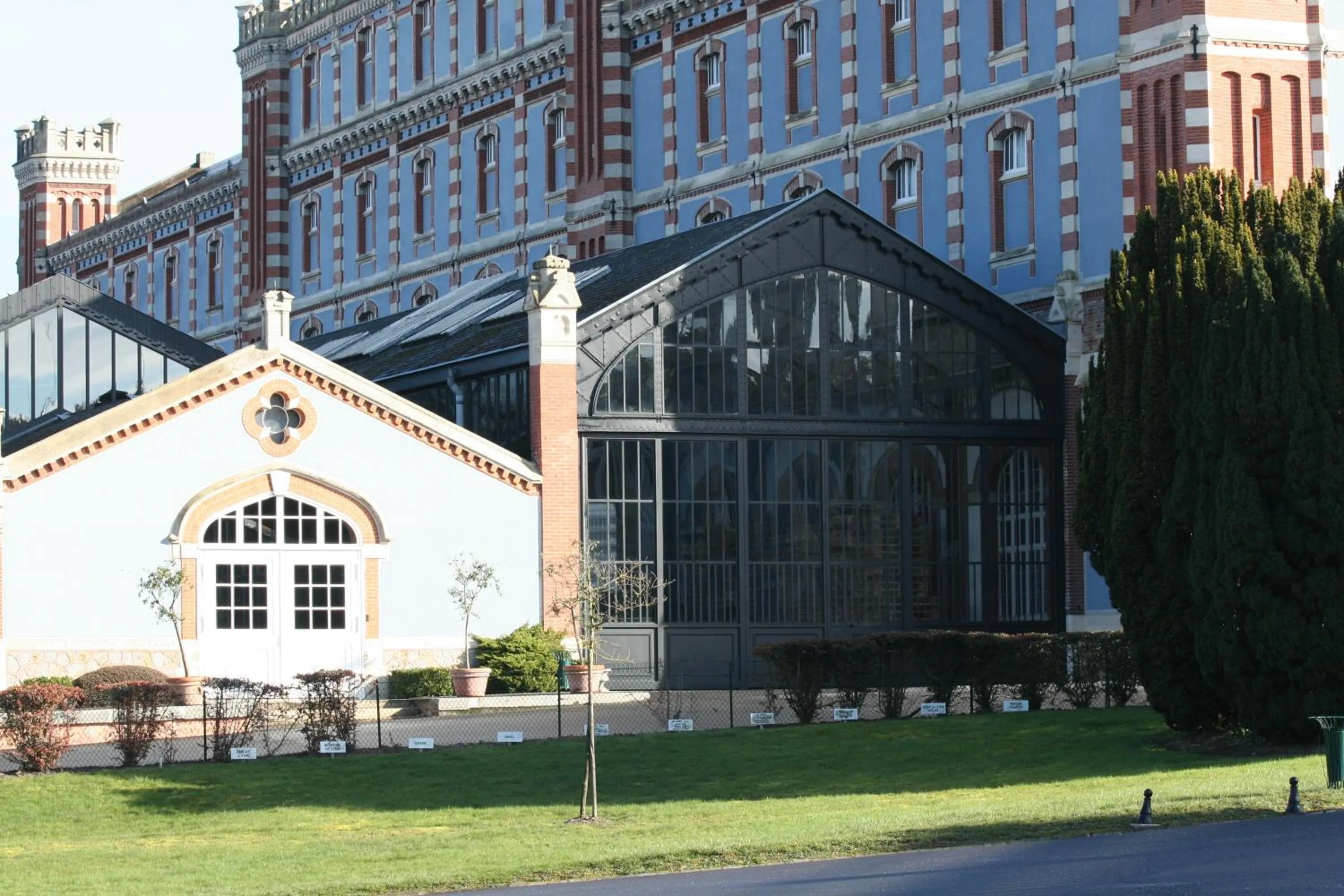 Nearby landmark in Les Suites Champenoises