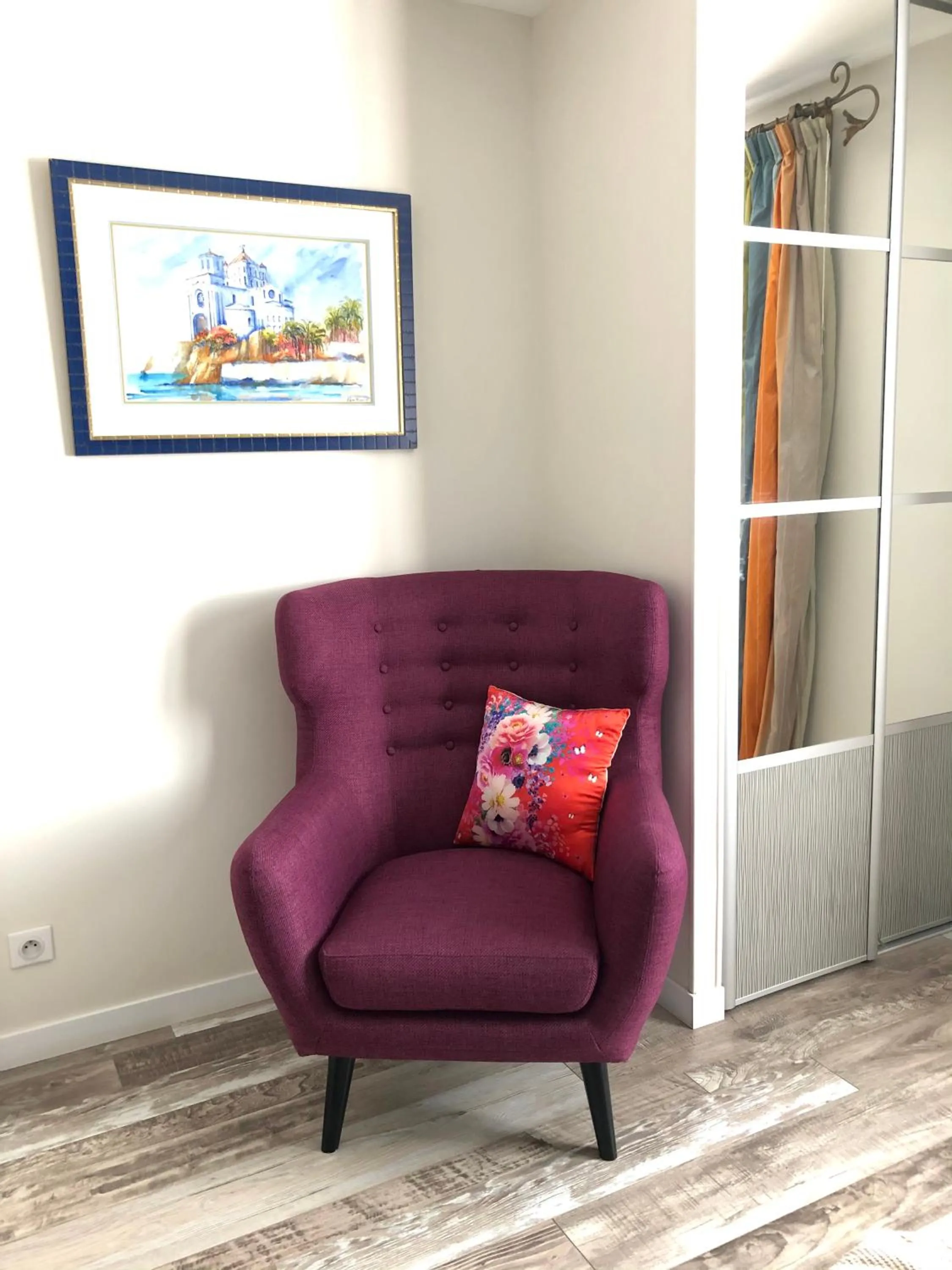 Photo of the whole room in Les Suites Champenoises