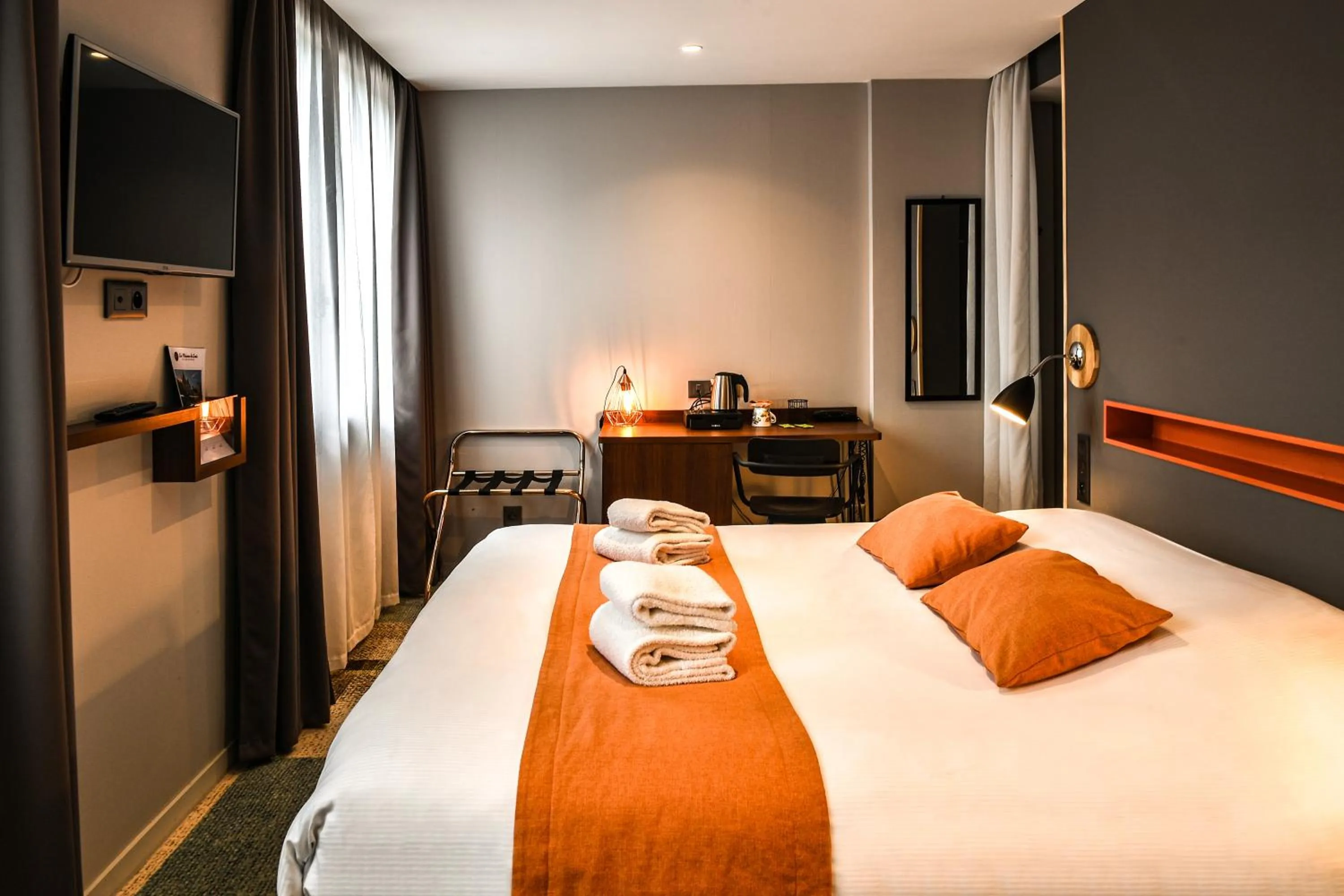 Photo of the whole room, Bed in Hotel K'Loys