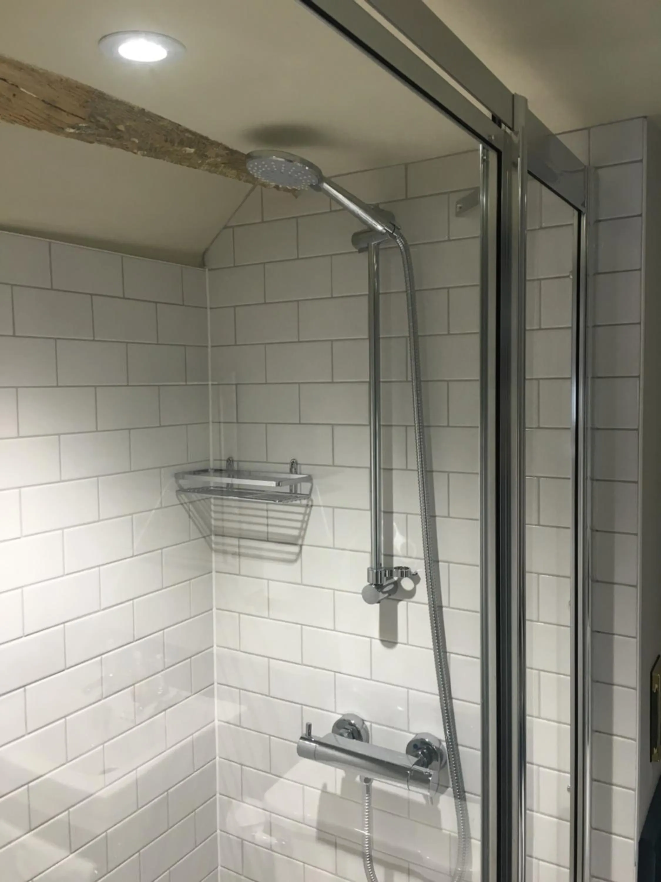 Shower in The Stag at Stow