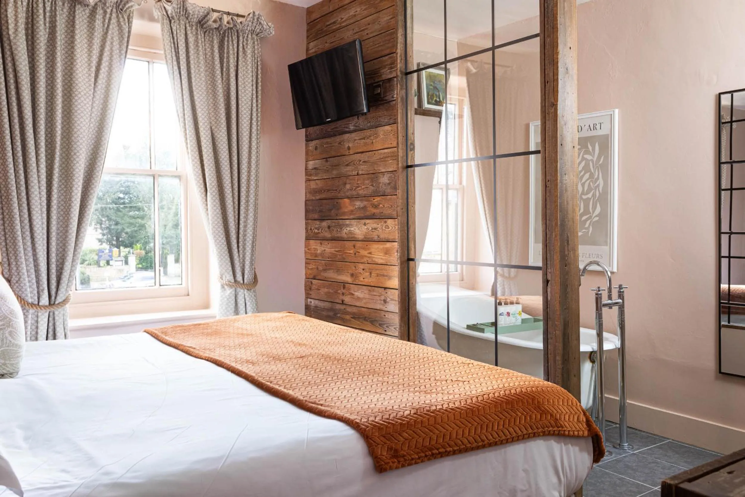 Bed in The Stag at Stow