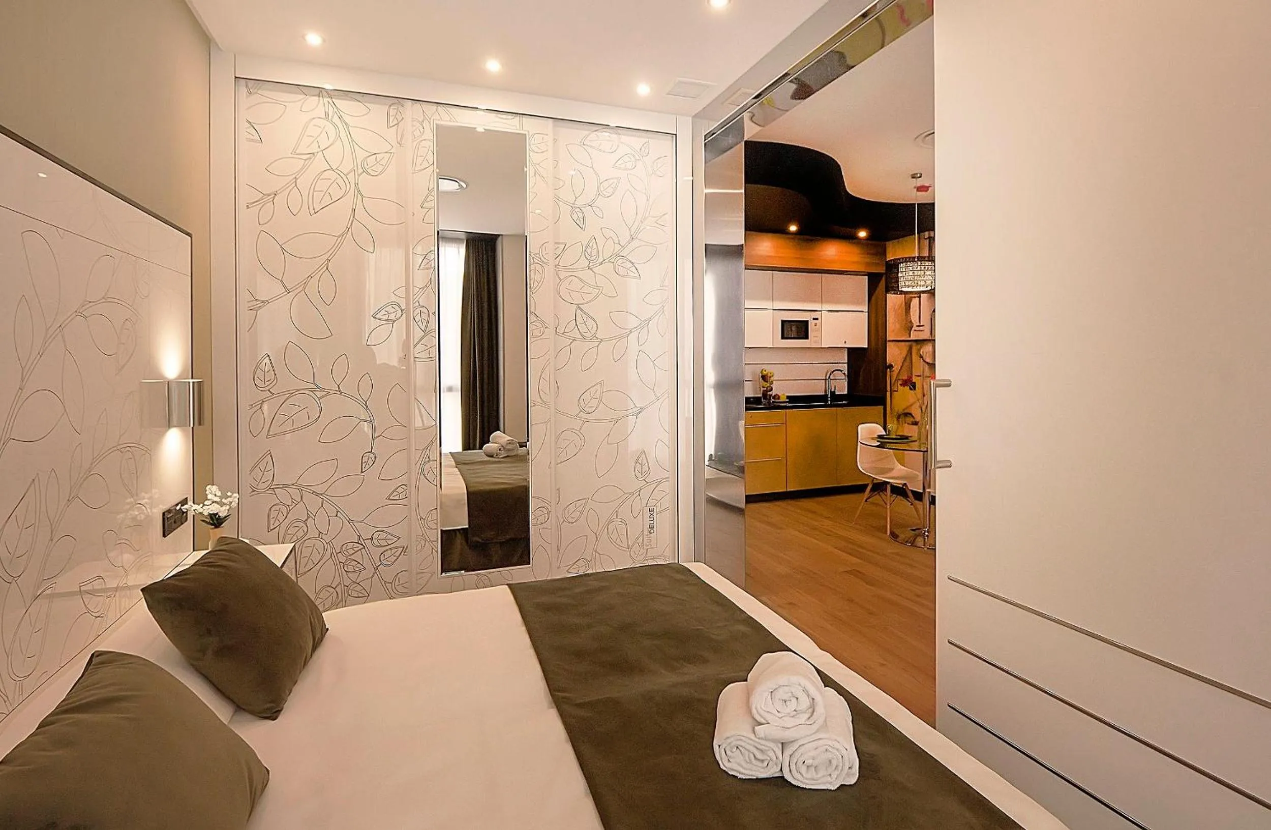 Photo of the whole room, Bed in Apartamentos Suites Oficentro Deluxe