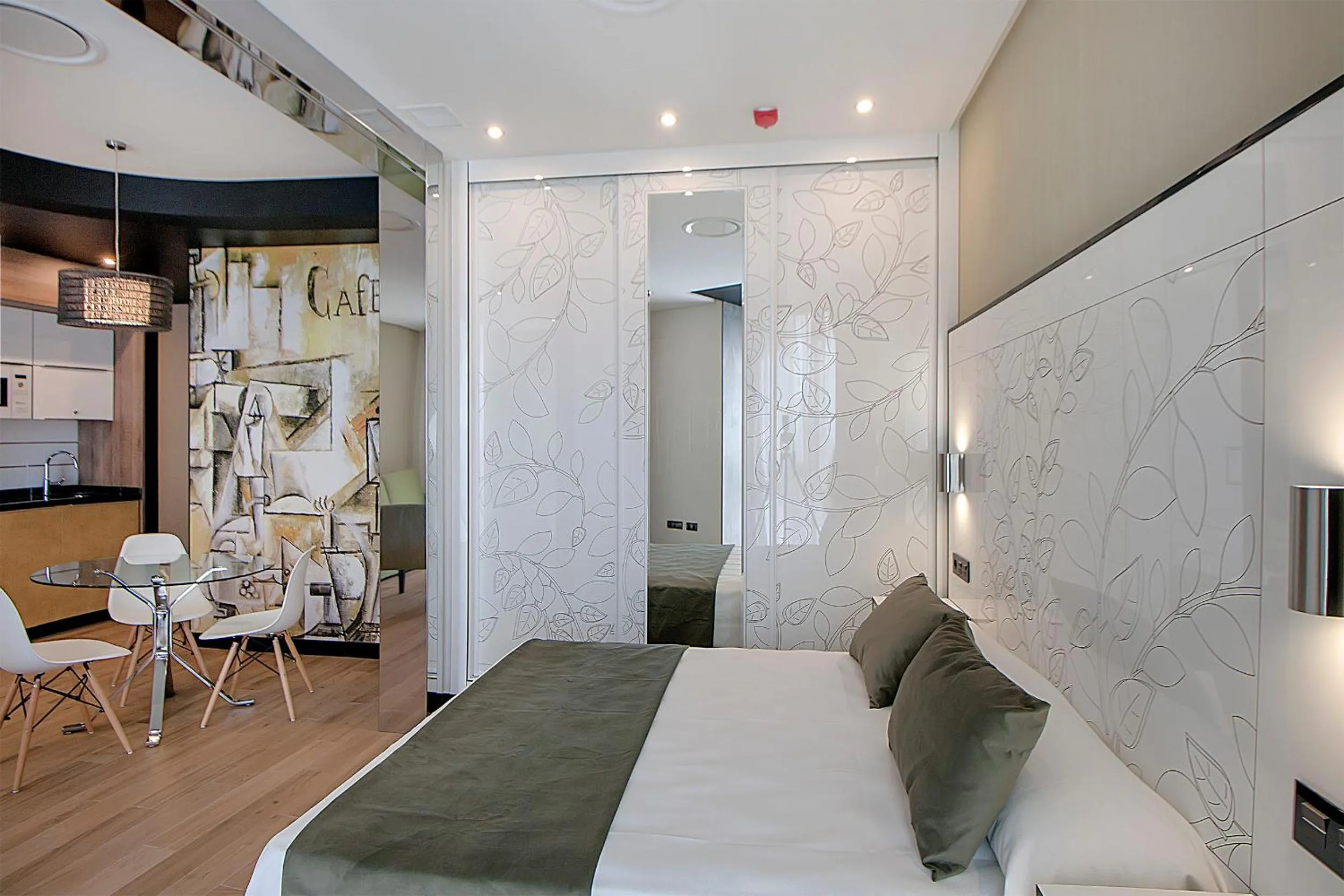 Photo of the whole room, Bed in Apartamentos Suites Oficentro Deluxe