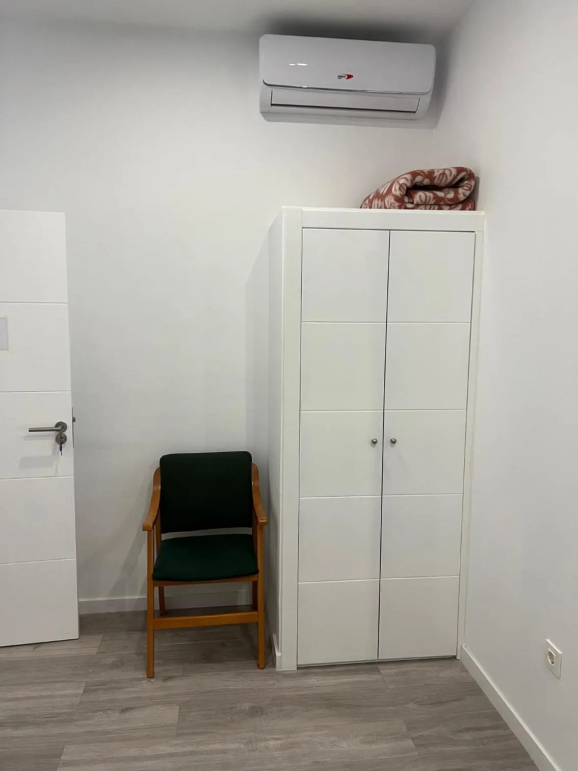 wardrobe in Hostal Galaico