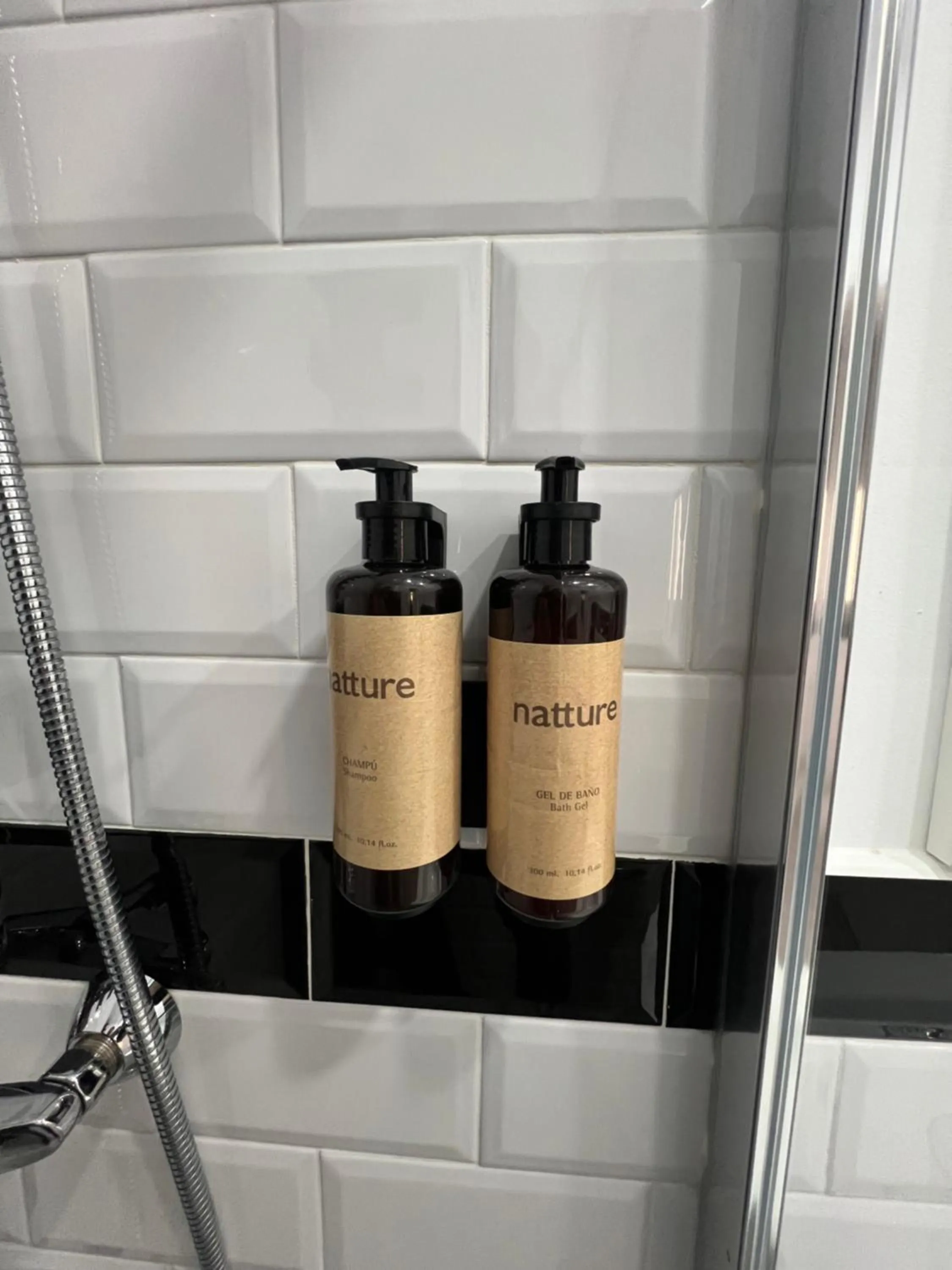 Shower in Hostal Galaico