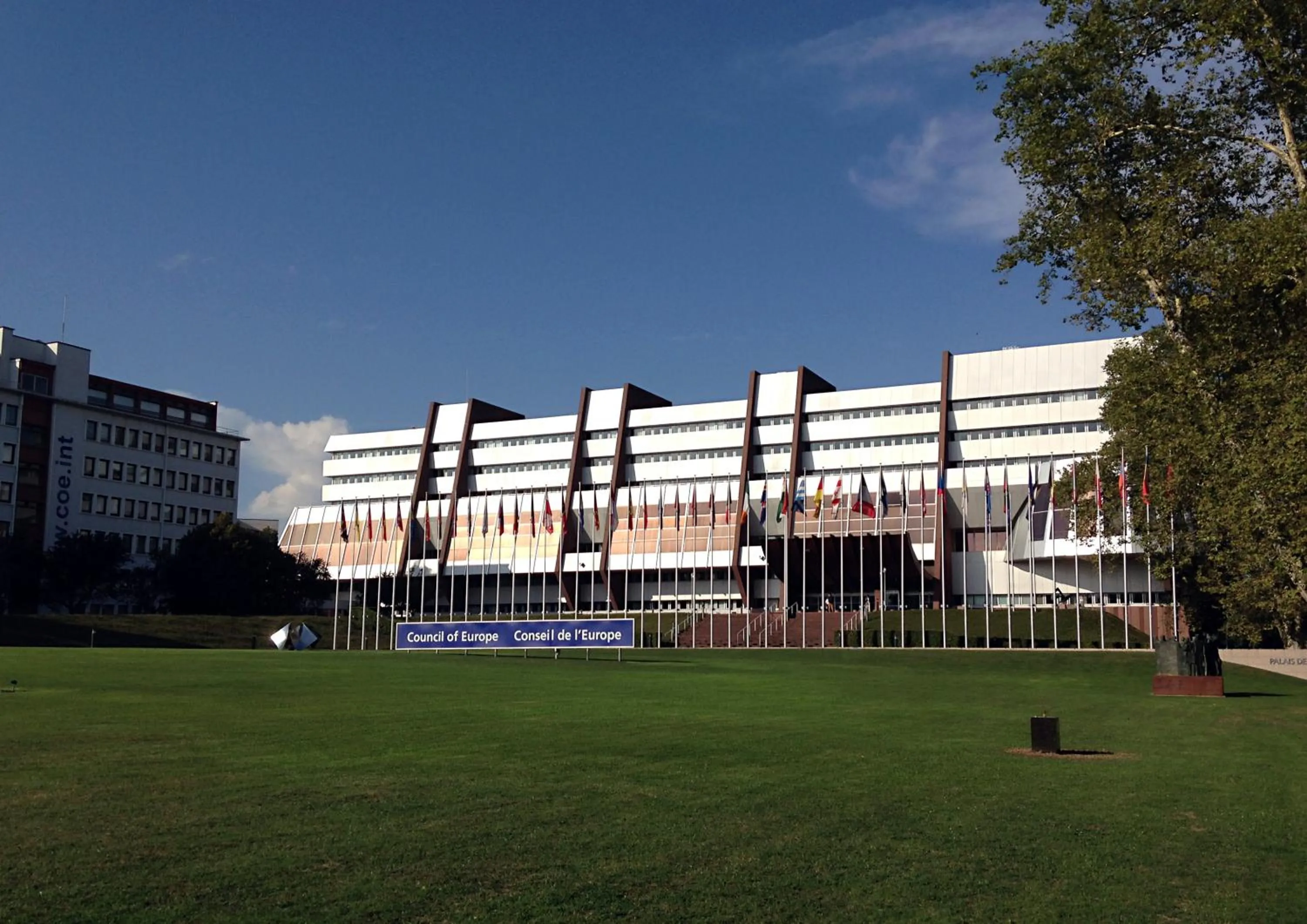Nearby landmark in La Cour des Amis