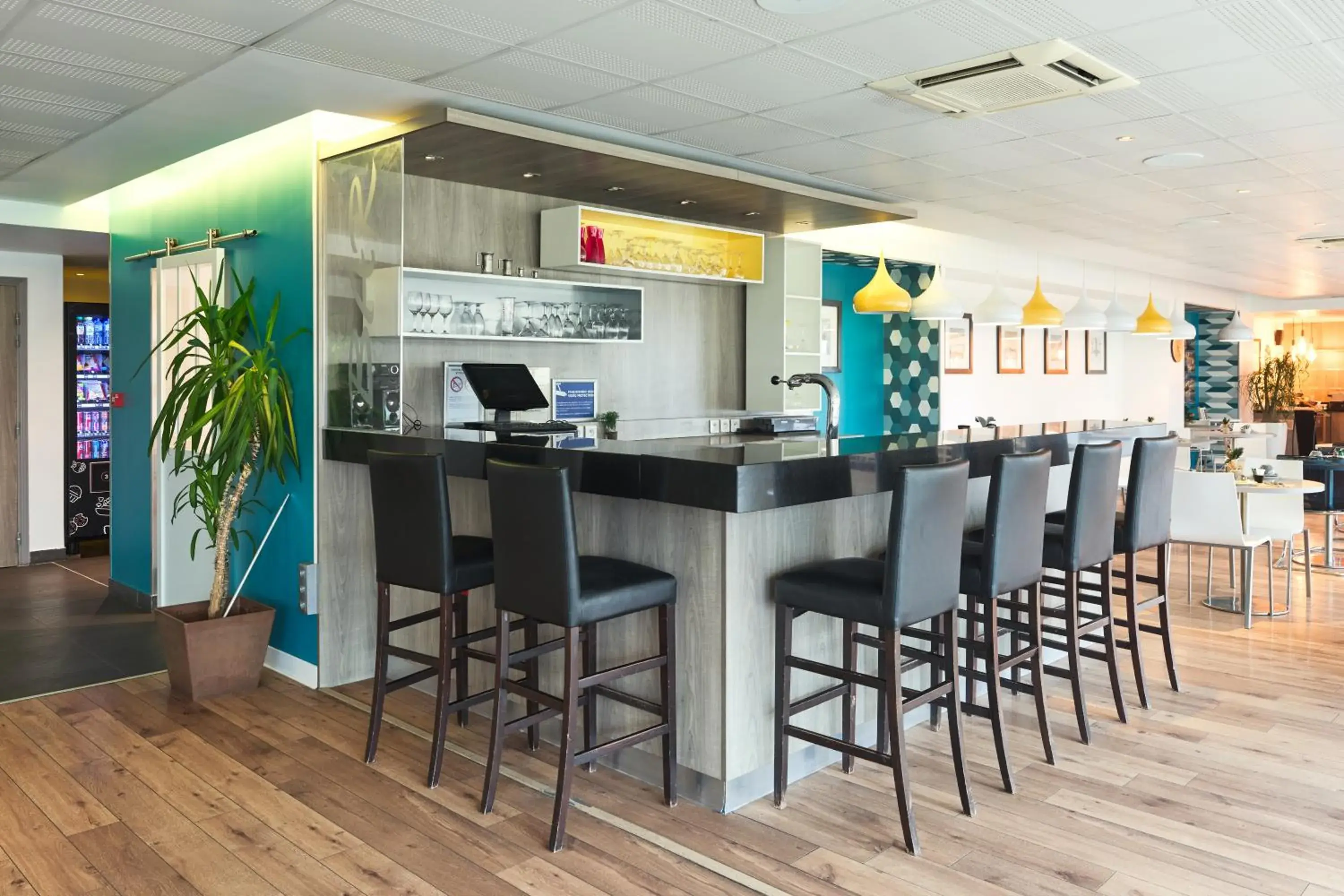 Lounge or bar in Zenitude Hôtel Résidences Roissy Village Lounge or bar in Zenitude Hôtel Résidences Roissy Village