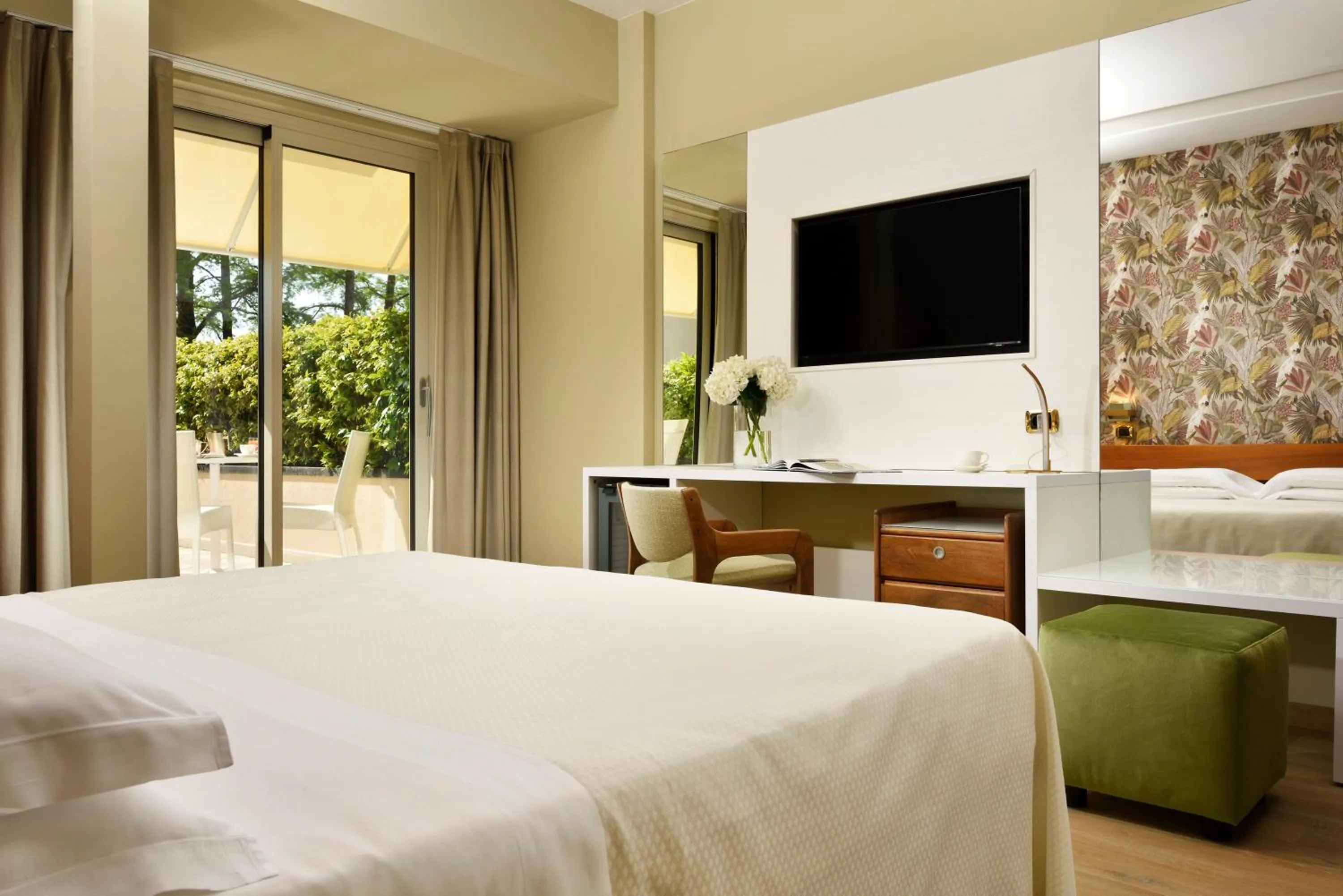 TV and multimedia, Bed in Hotel Continental Wellness & Spa