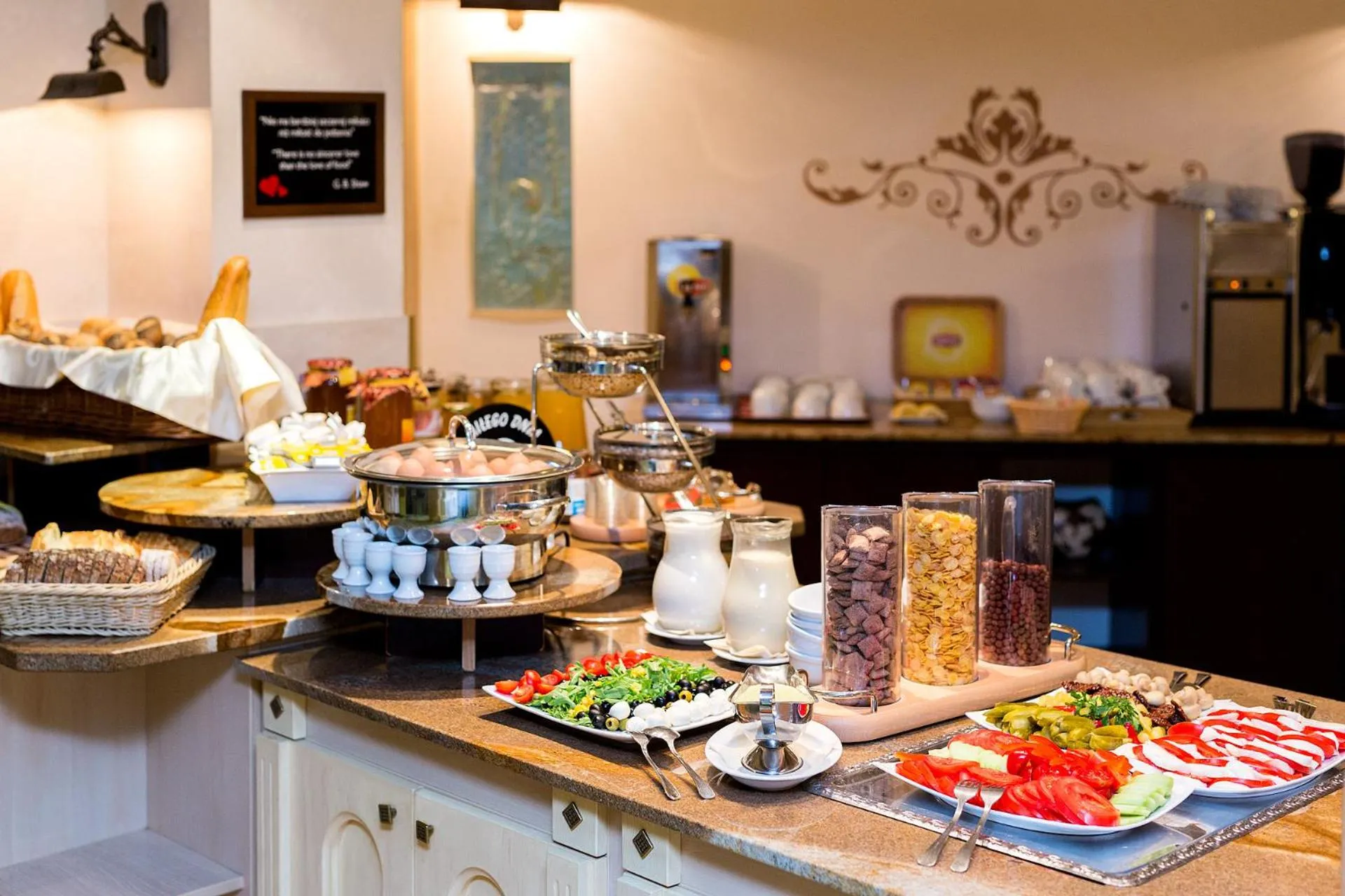 Buffet breakfast in Papuga Park Hotel Wellness Marrakesz & SPA