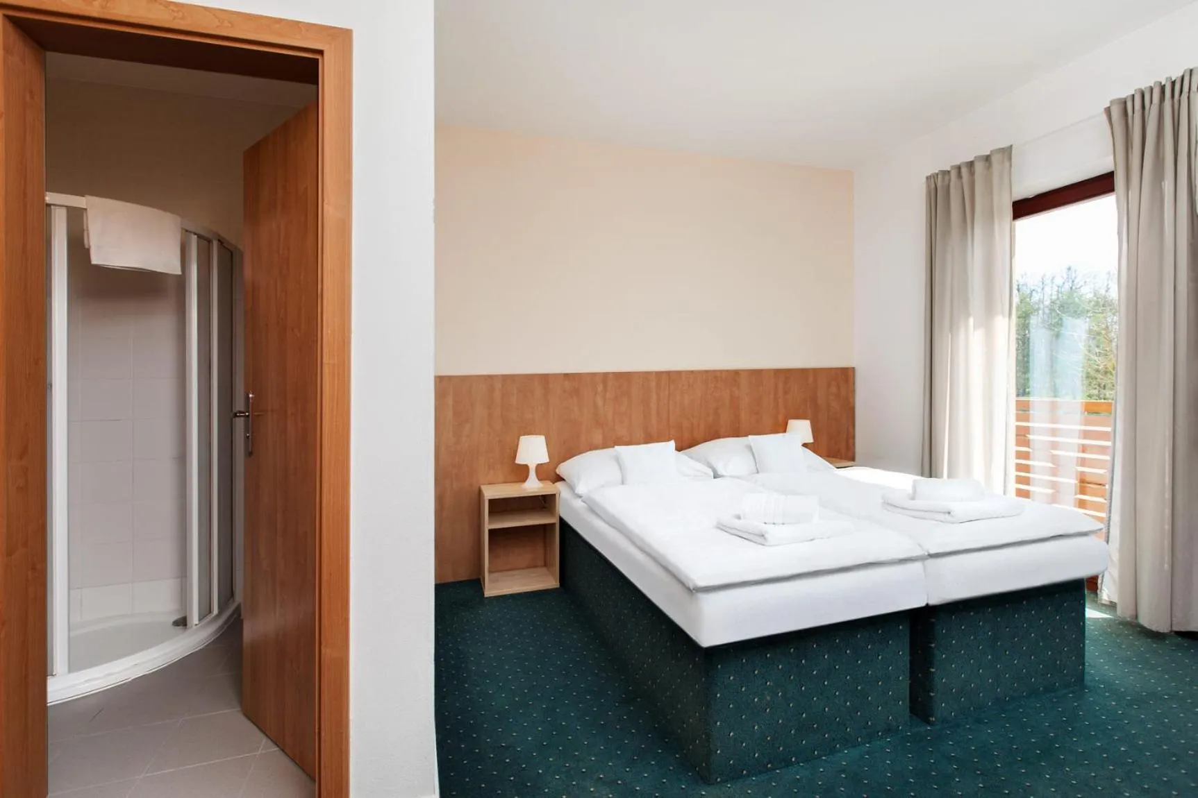 Shower, Bed in Hotel Panska Licha