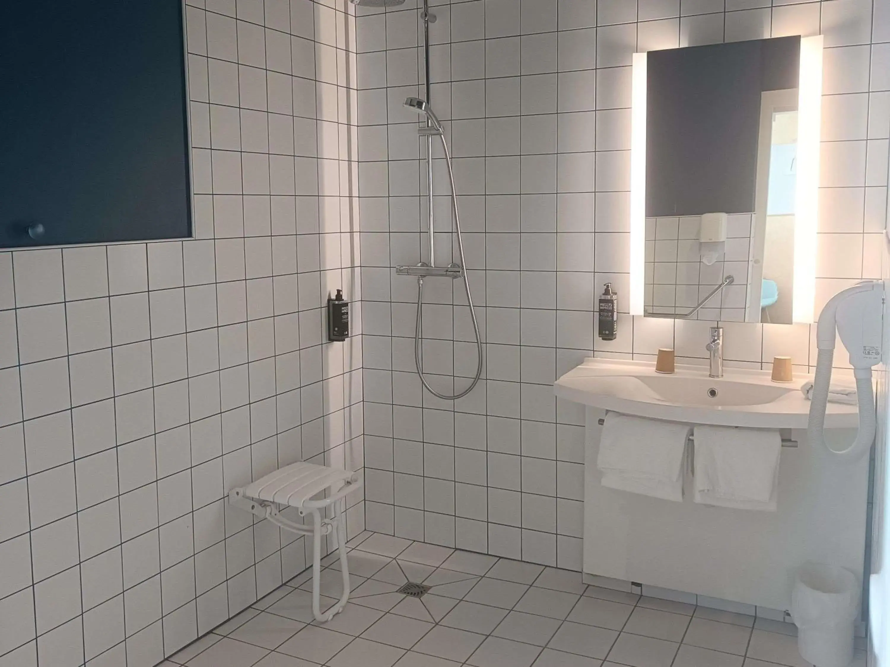 Bedroom in ibis Styles Deauville Villers Plage Bedroom in ibis Styles Deauville Villers Plage